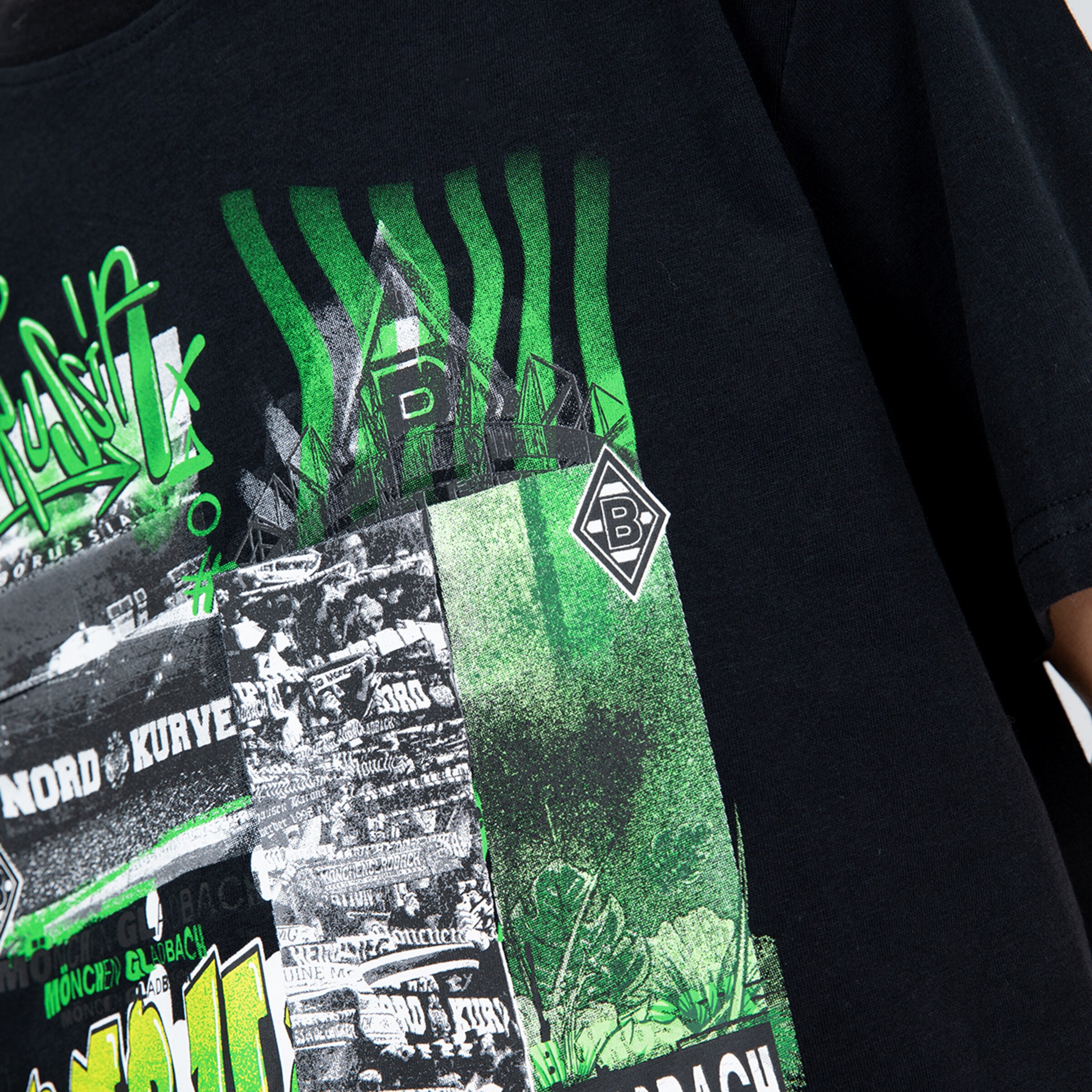 Schwarzes T-Shirt mit Grafiken und Text über Borussia Mönchengladbach.