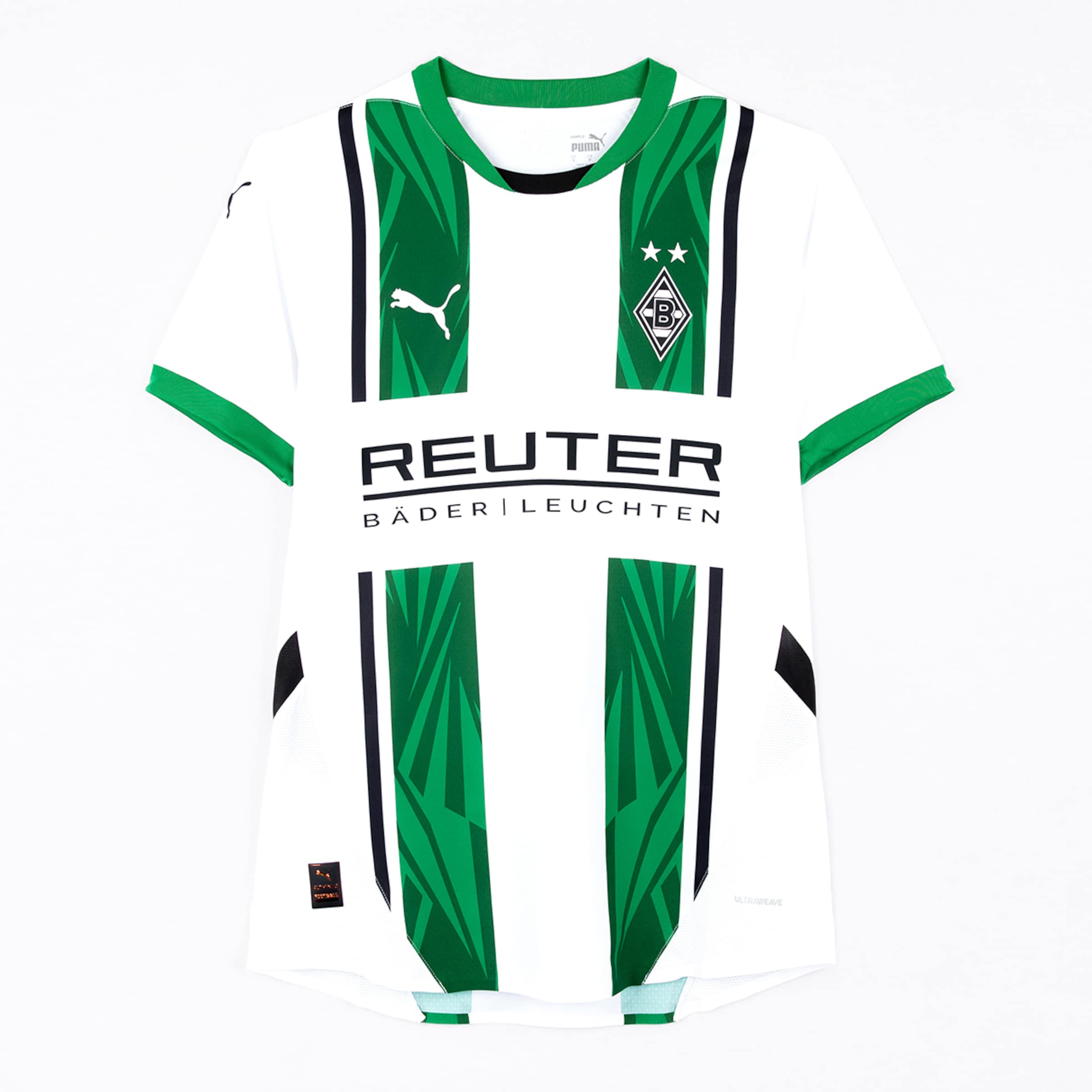 Weißes Puma Borussia Mönchengladbach Heimtrikot mit zwei gemusterten grünen Längsstreifen, Vereinswappen und Hauptsponsor Reuter.