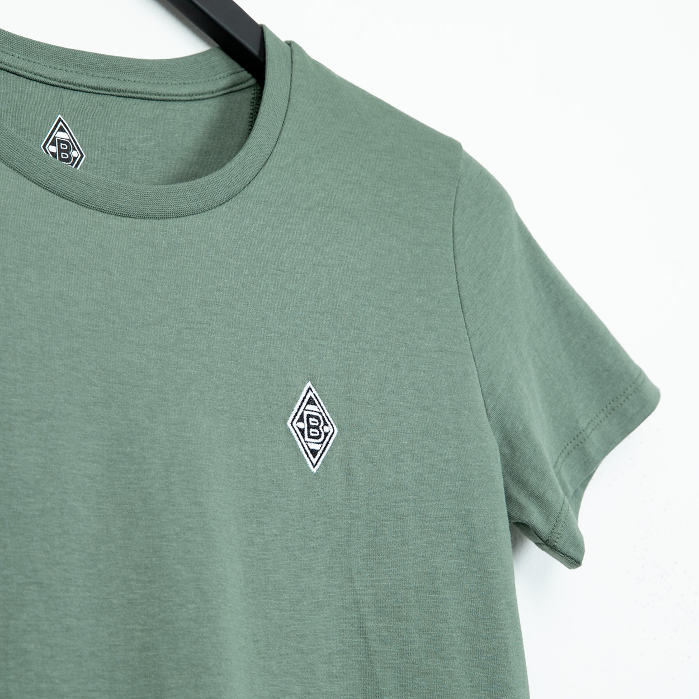 Green t-shirt featuring the Borussia Mönchengladbach logo embroidered.
