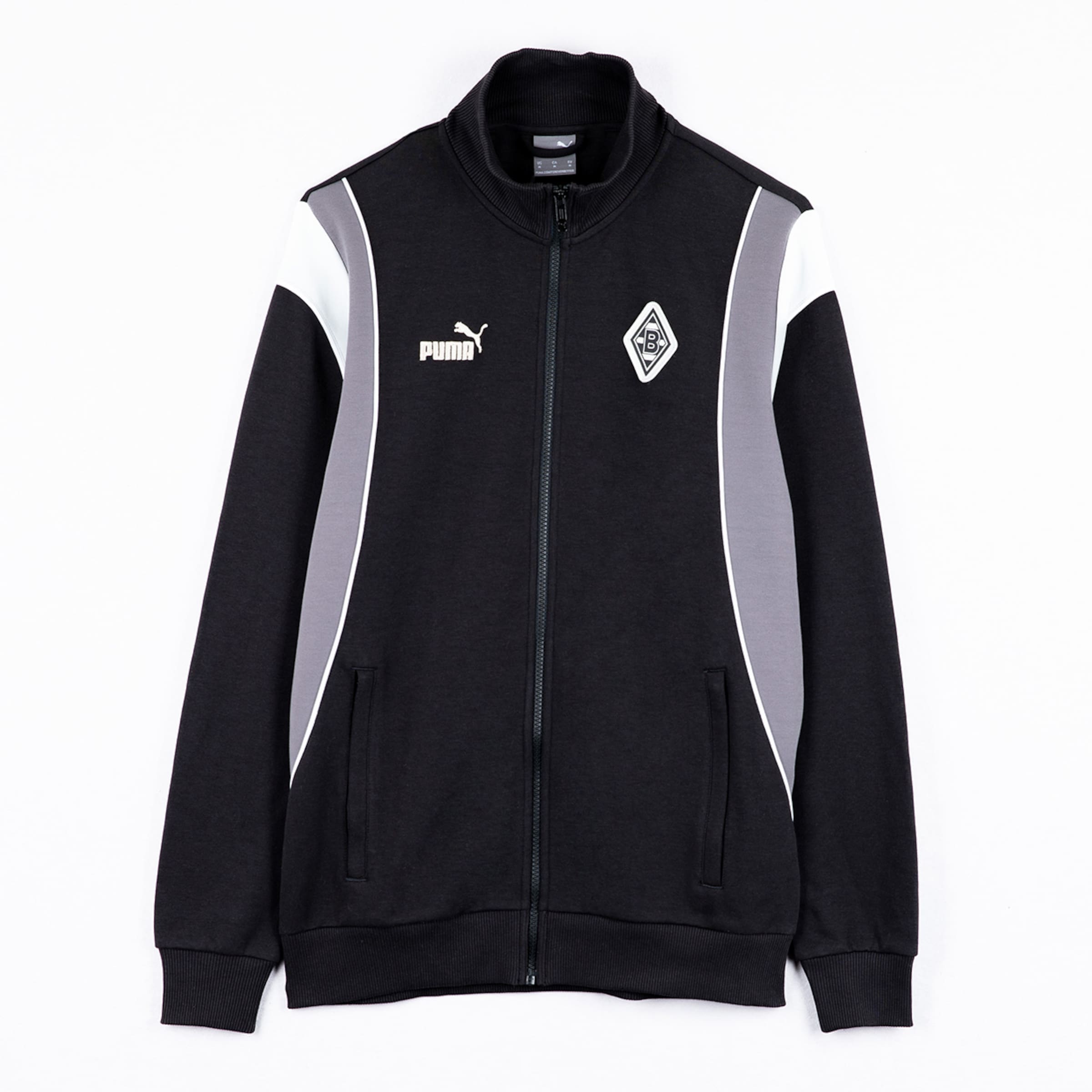 Schwarze Puma Trainingsjacke von Borussia Mönchengladbach mit grauen Einsätzen, Vereinswappen und Puma-Logo auf der Brust.
