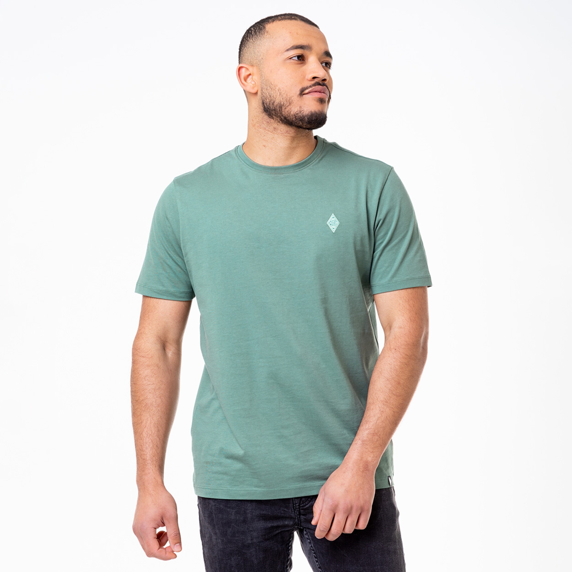 Man wearing a green T-shirt featuring the Borussia Mönchengladbach logo.