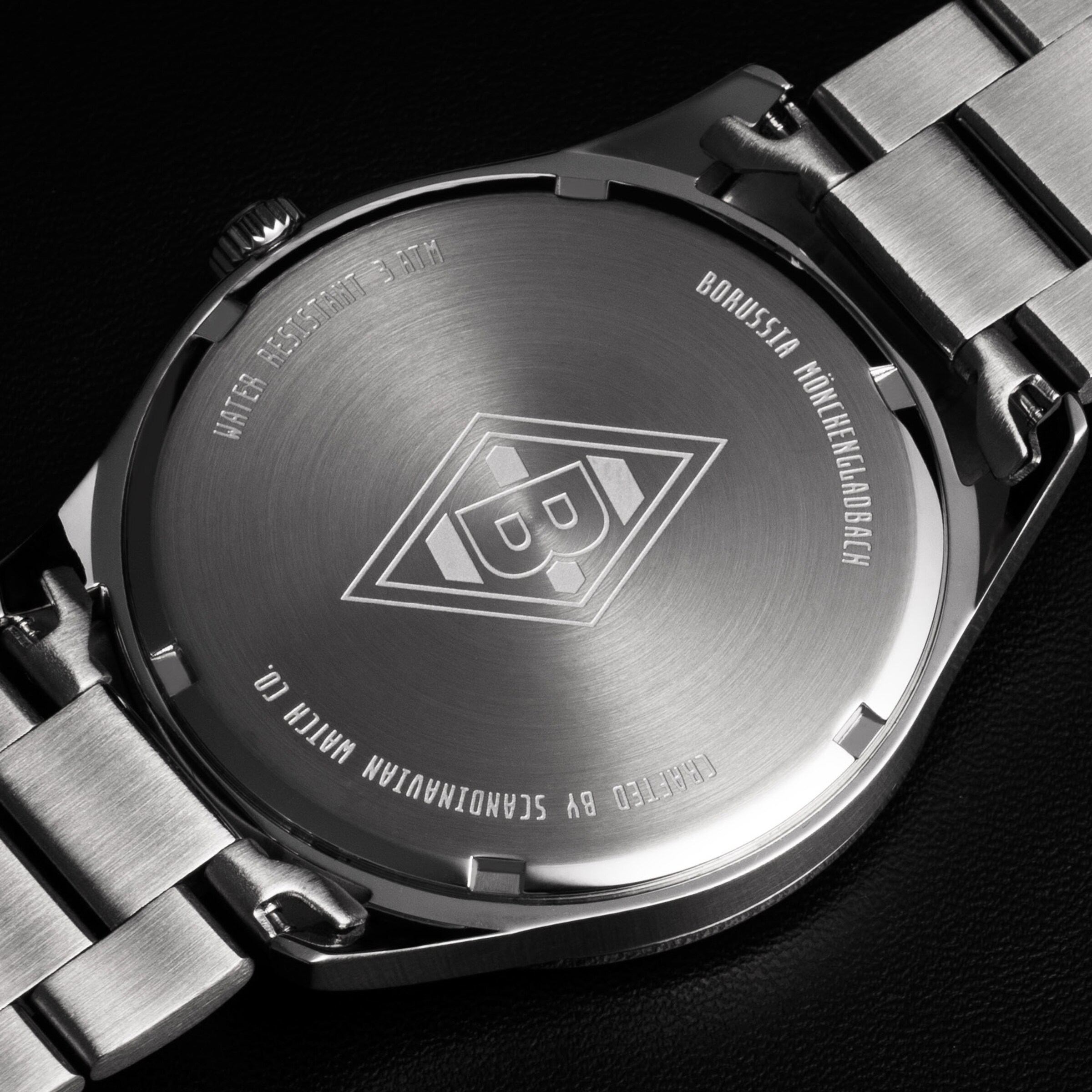 Rückseite einer Edelstahluhr mit Borussia Mönchengladbach Logo, gefertigt von der Scandinavian Watch Co.