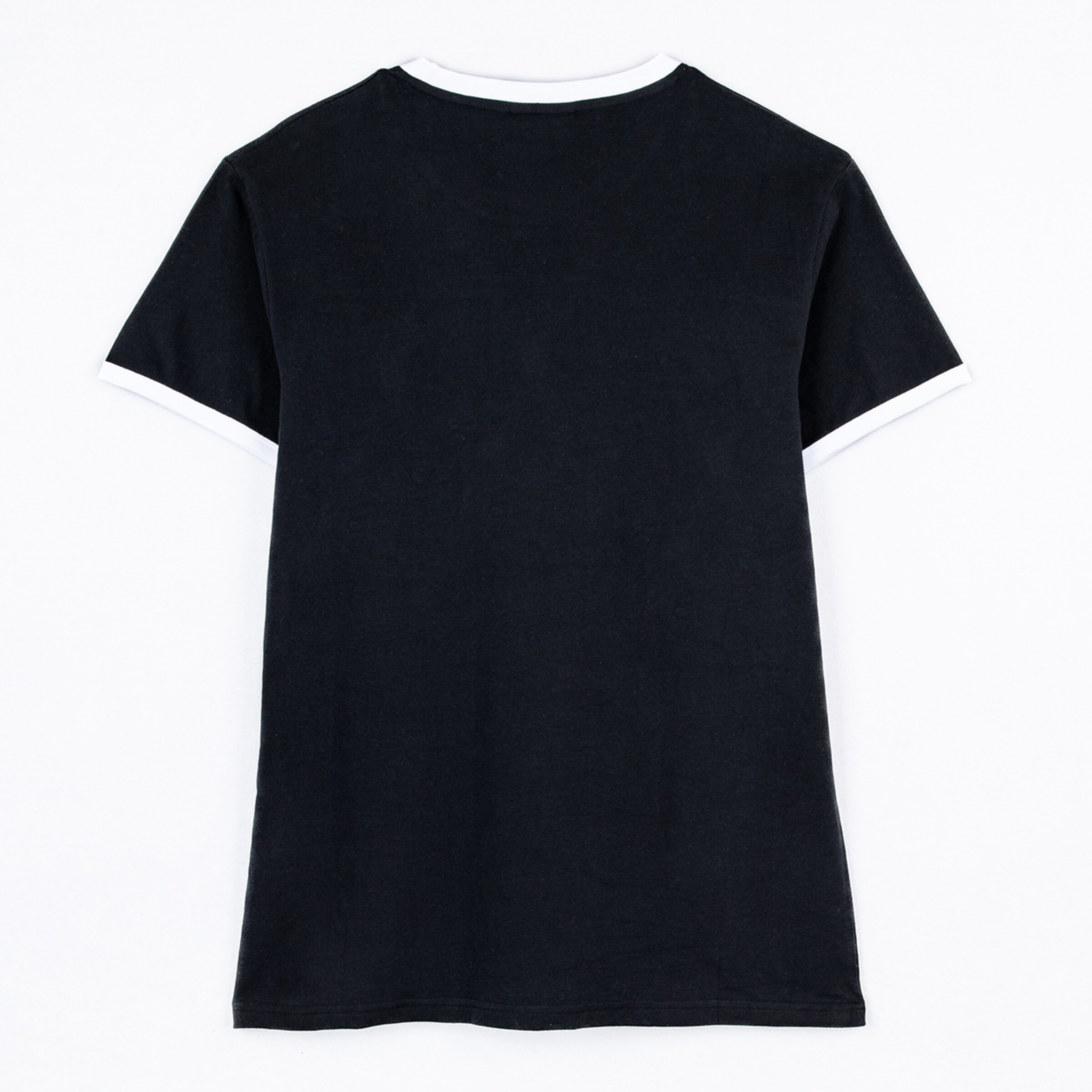 Schwarzes T-Shirt von hinten mit weißen Ärmelbündchen.