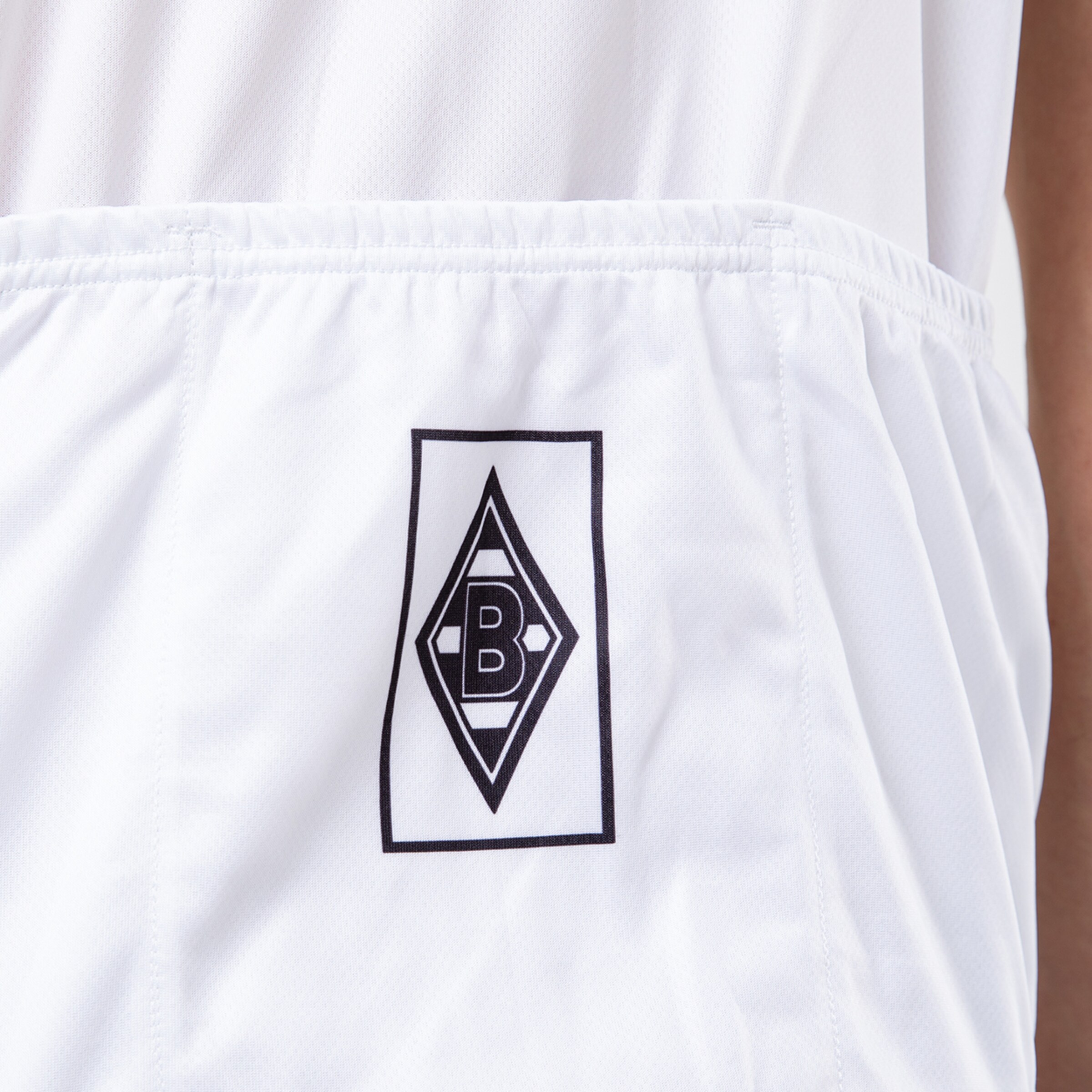 Logo of Borussia Mönchengladbach on white sportswear.