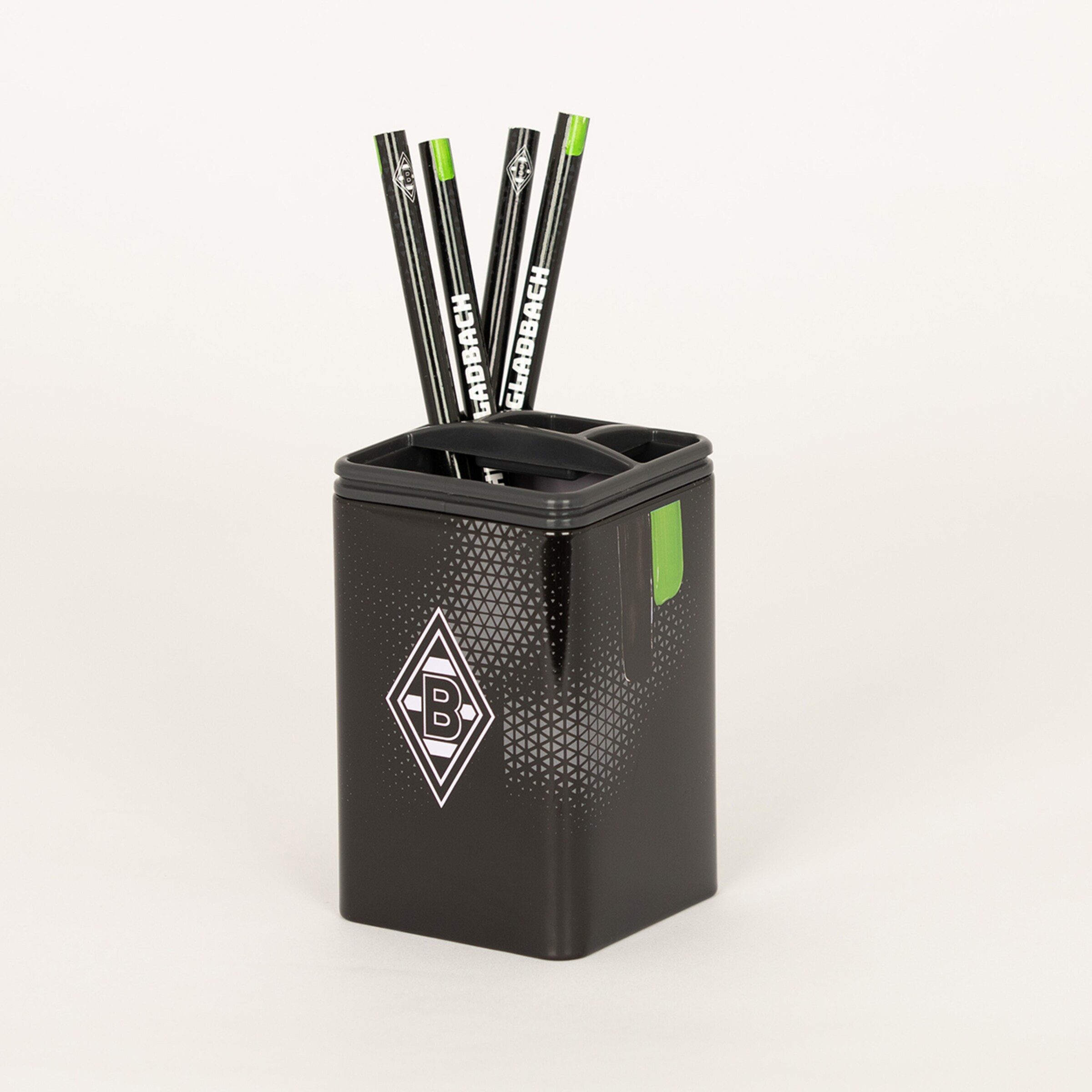 Schwarz-grüner Stiftbehälter der Borussia Mönchengladbach mit einem Vereinslogo.