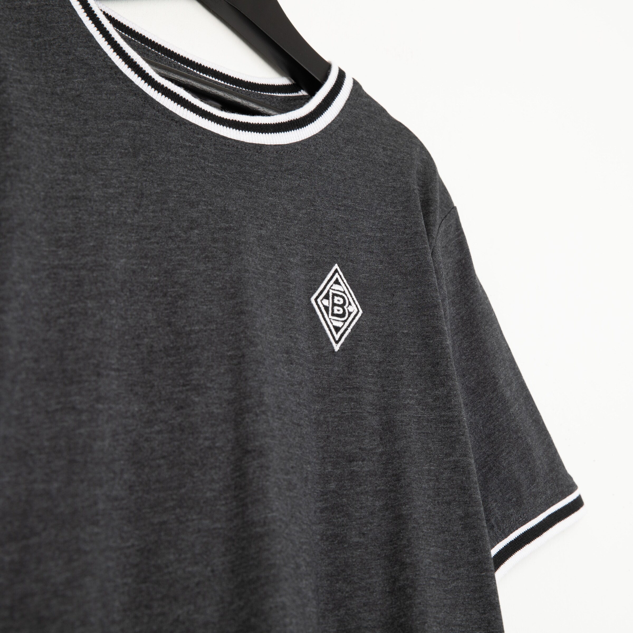 Gray T-shirt with black and white ribbed neckline and embroidered Borussia Mönchengladbach logo.