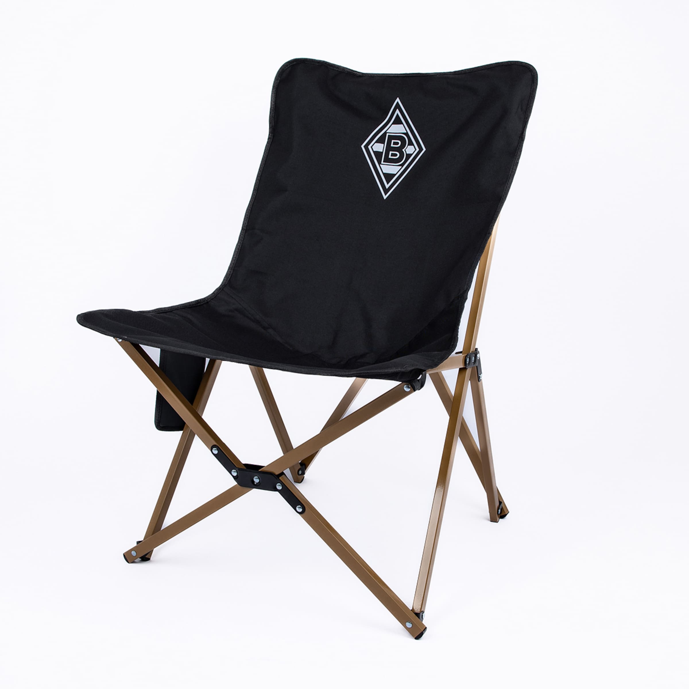 Schwarzer Camping-Klappstuhl mit bronzefarbenem Gestell und weißem Borussia Mönchengladbach Logo auf der Rückenlehne.