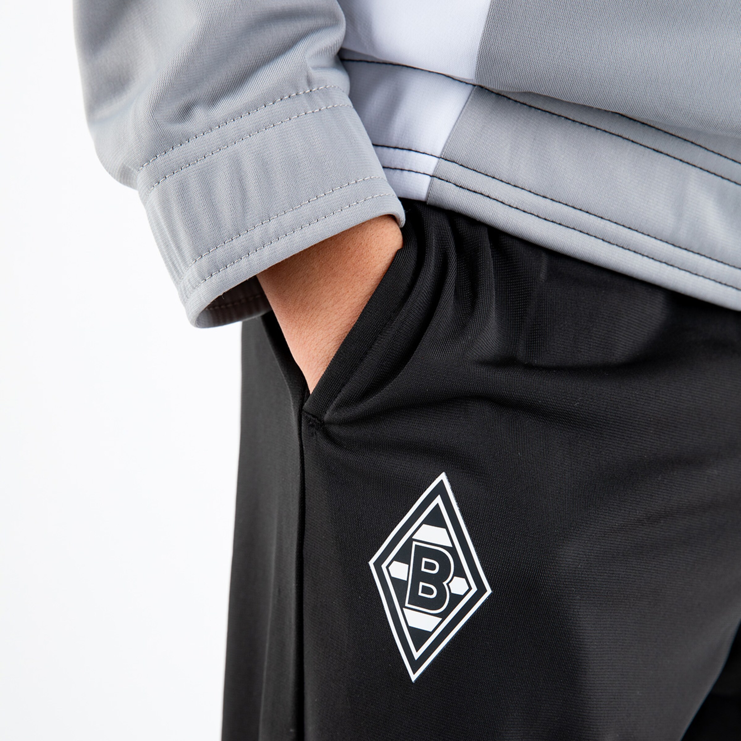 Black-gray training thermal pants from Borussia Mönchengladbach with logo.