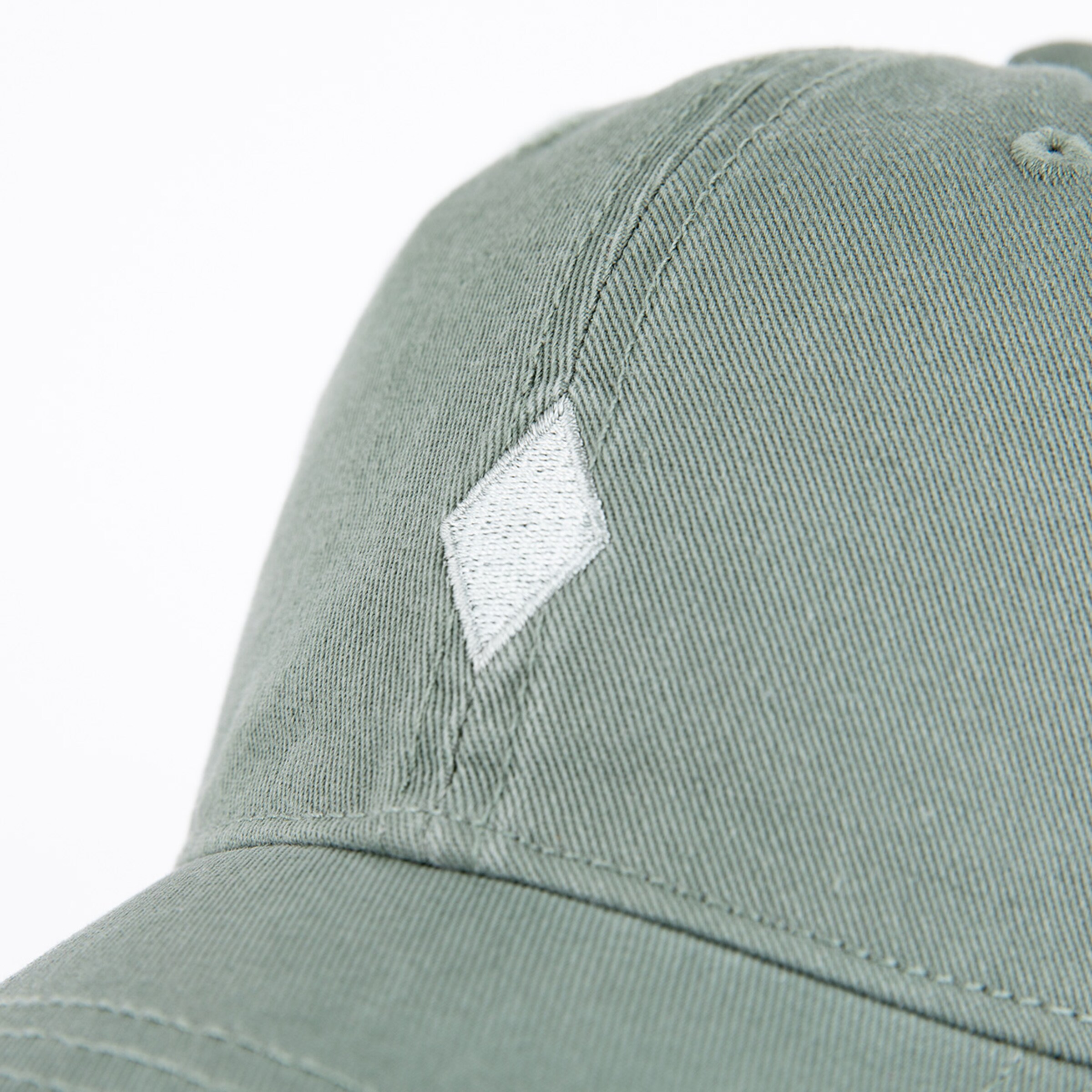 Green baseball cap featuring a white diamond-shaped emblem.