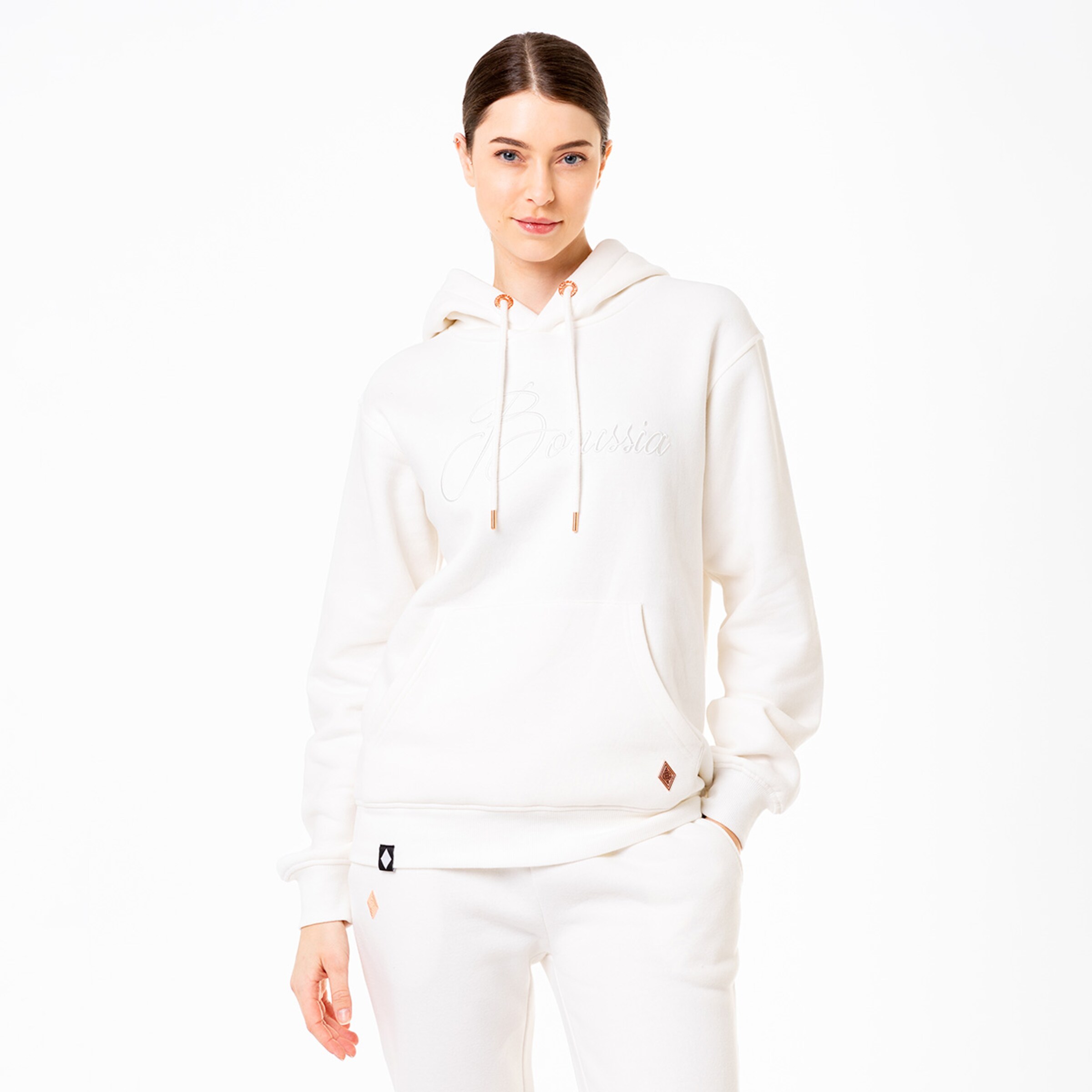 Moderne weiße Kapuzenjacke mit dekorativem Aufdruck Borussia und goldenen Akzenten.