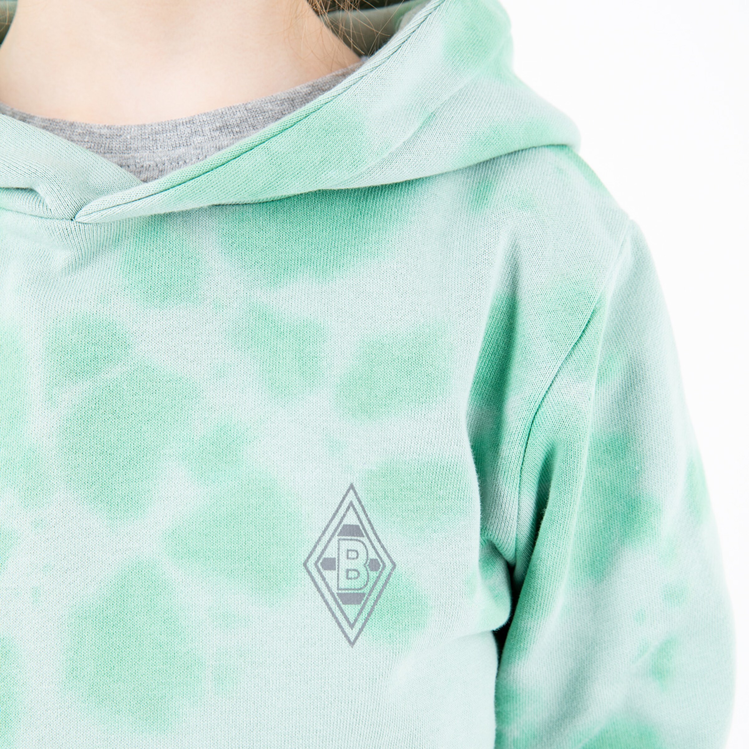 The person is wearing a green hoodie featuring the Borussia Mönchengladbach logo.