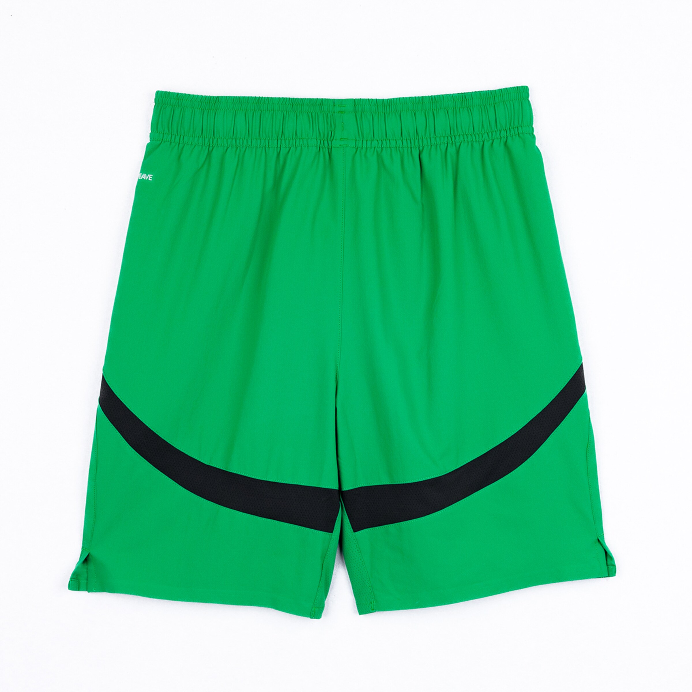 Grüne Sportshorts mit schwarzem Streifen und elastischem Bund.
