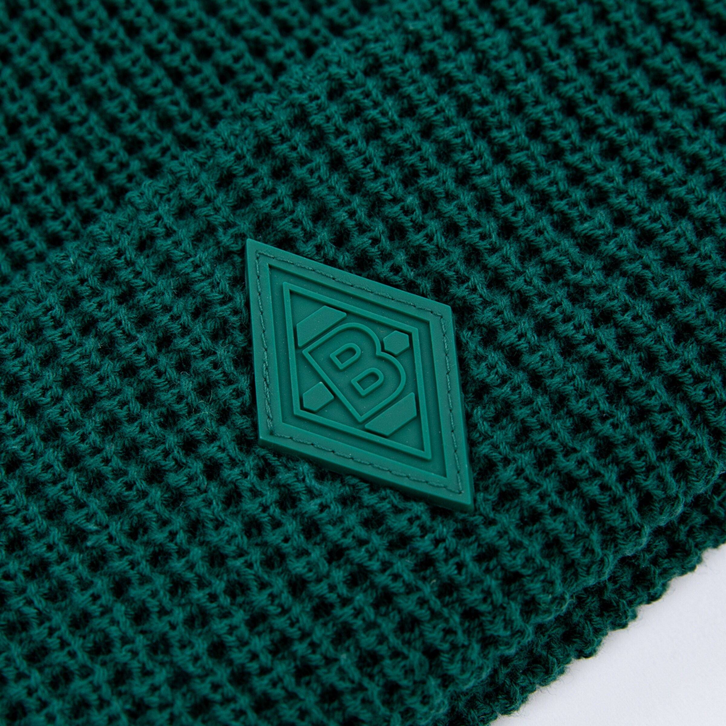 Grüne Mütze mit aufgenähtem Borussia Mönchengladbach Logo.