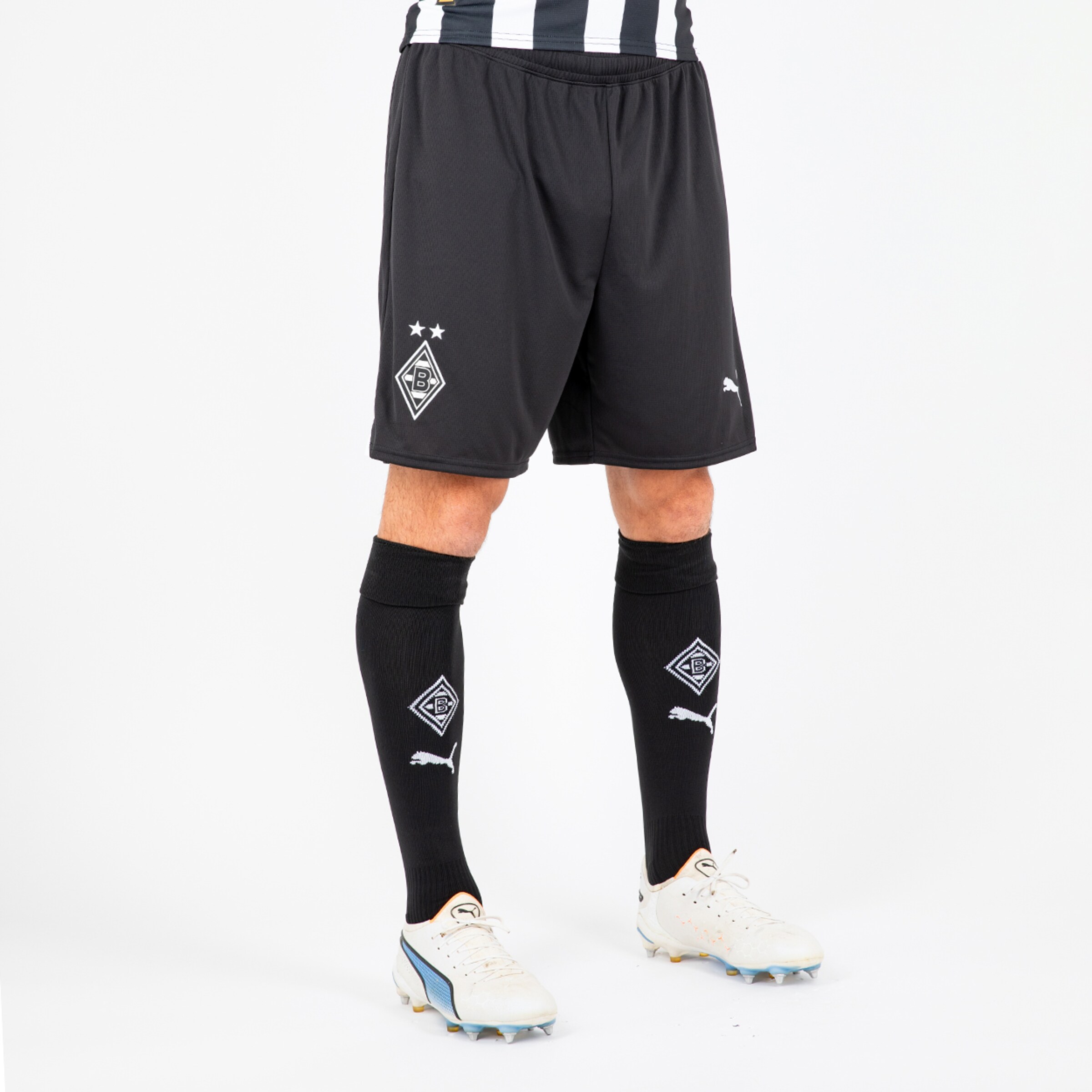 Schwarze Fußballshorts und Socken mit Borussia Mönchengladbach-Logo