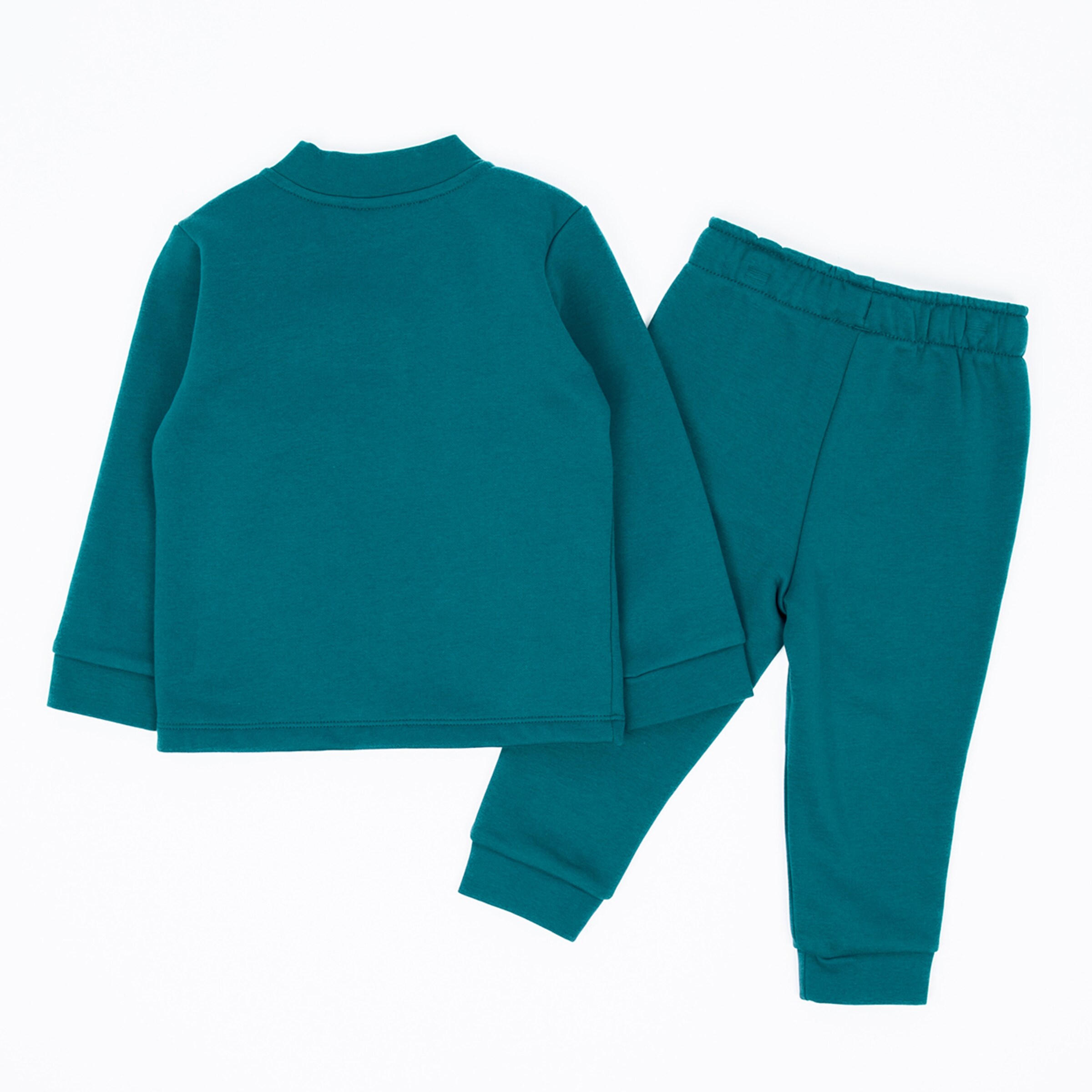Green-blue long-sleeve shirt and matching pants set.