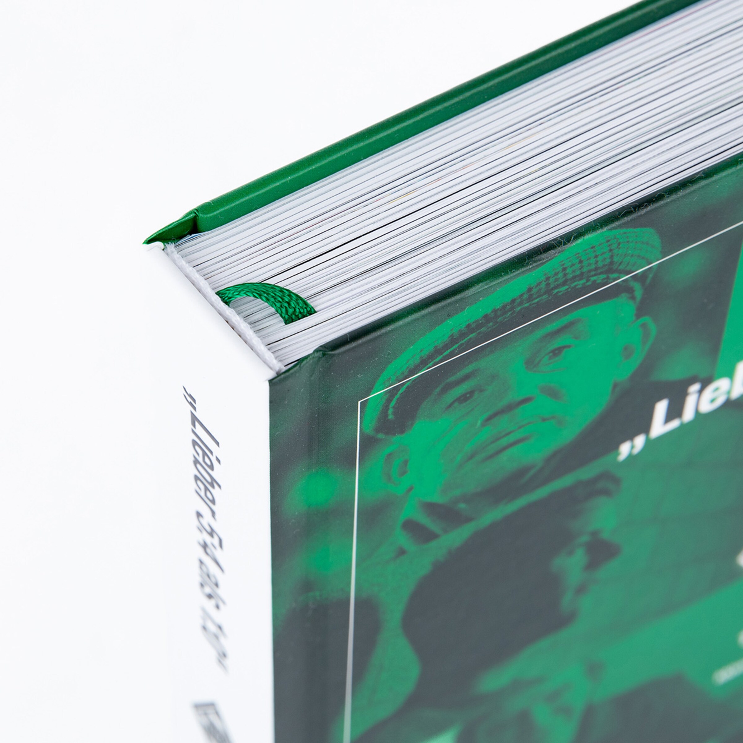 Buchumschlag mit dem Titel ‚Liebesproben‘ und einem grünen Design.