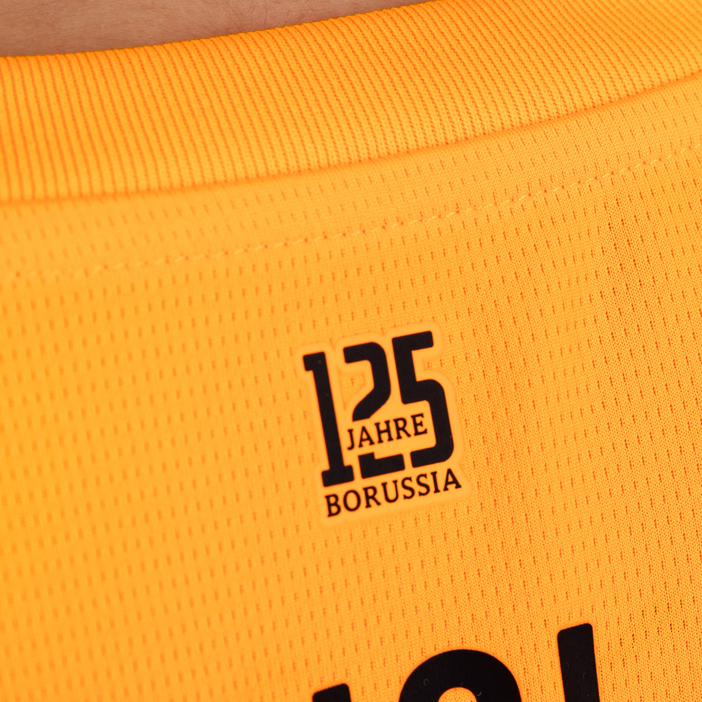 Detailaufnahme eines Trikots mit dem Schriftzug 125 Jahre Borussia