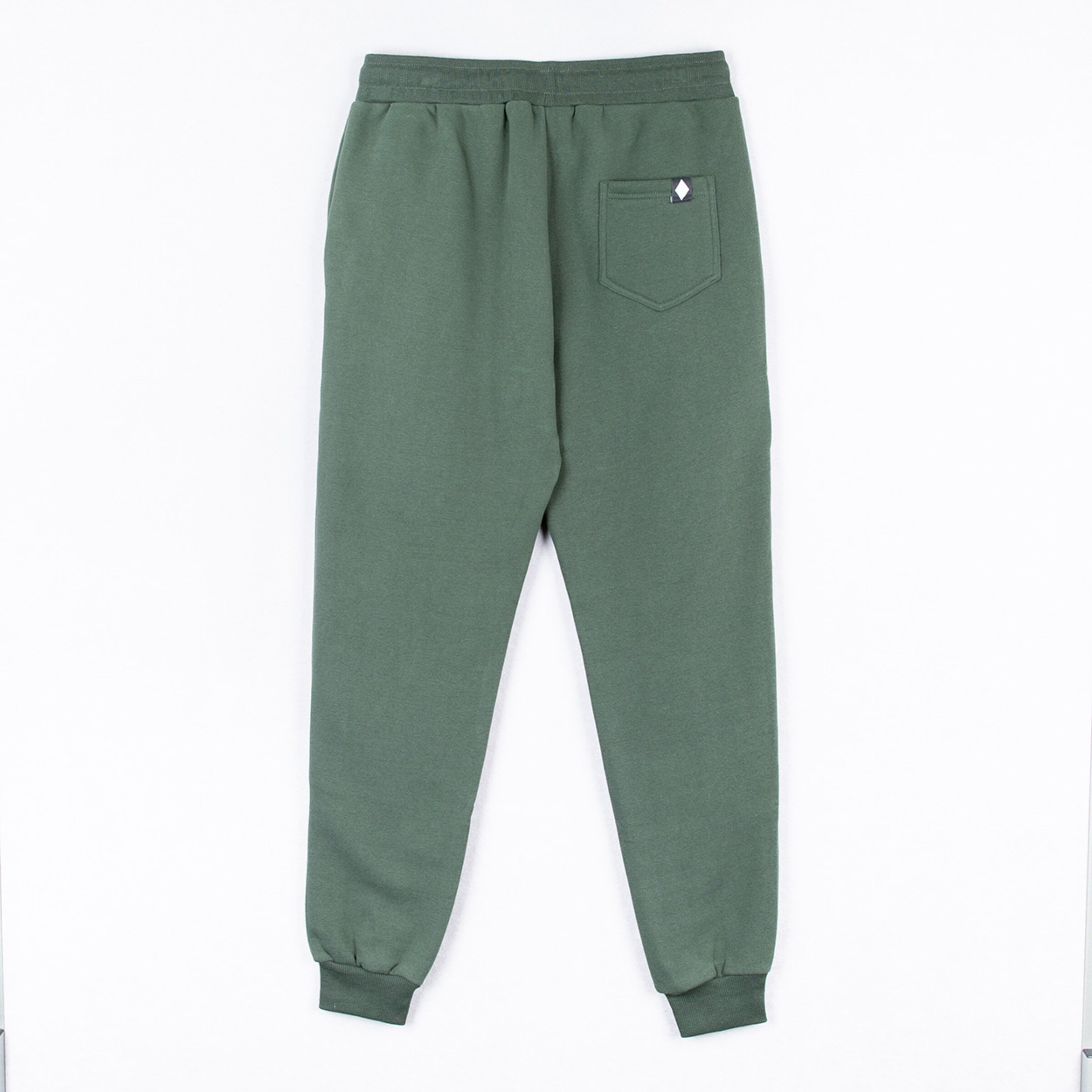 Grüne Jogginghose mit elastischen Bündchen und einer Gesäßtasche.