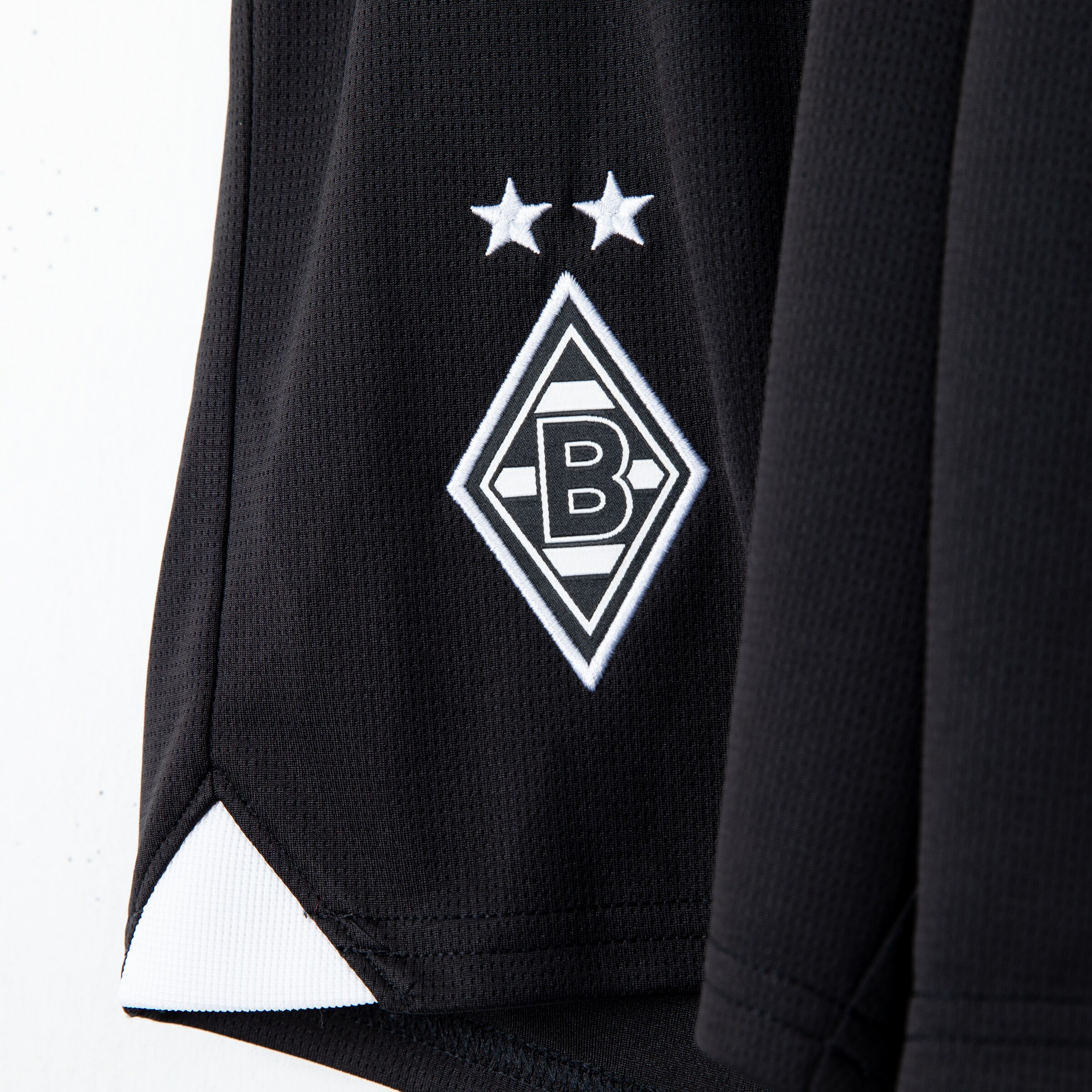 Black jersey featuring the Borussia Mönchengladbach logo with two stars.