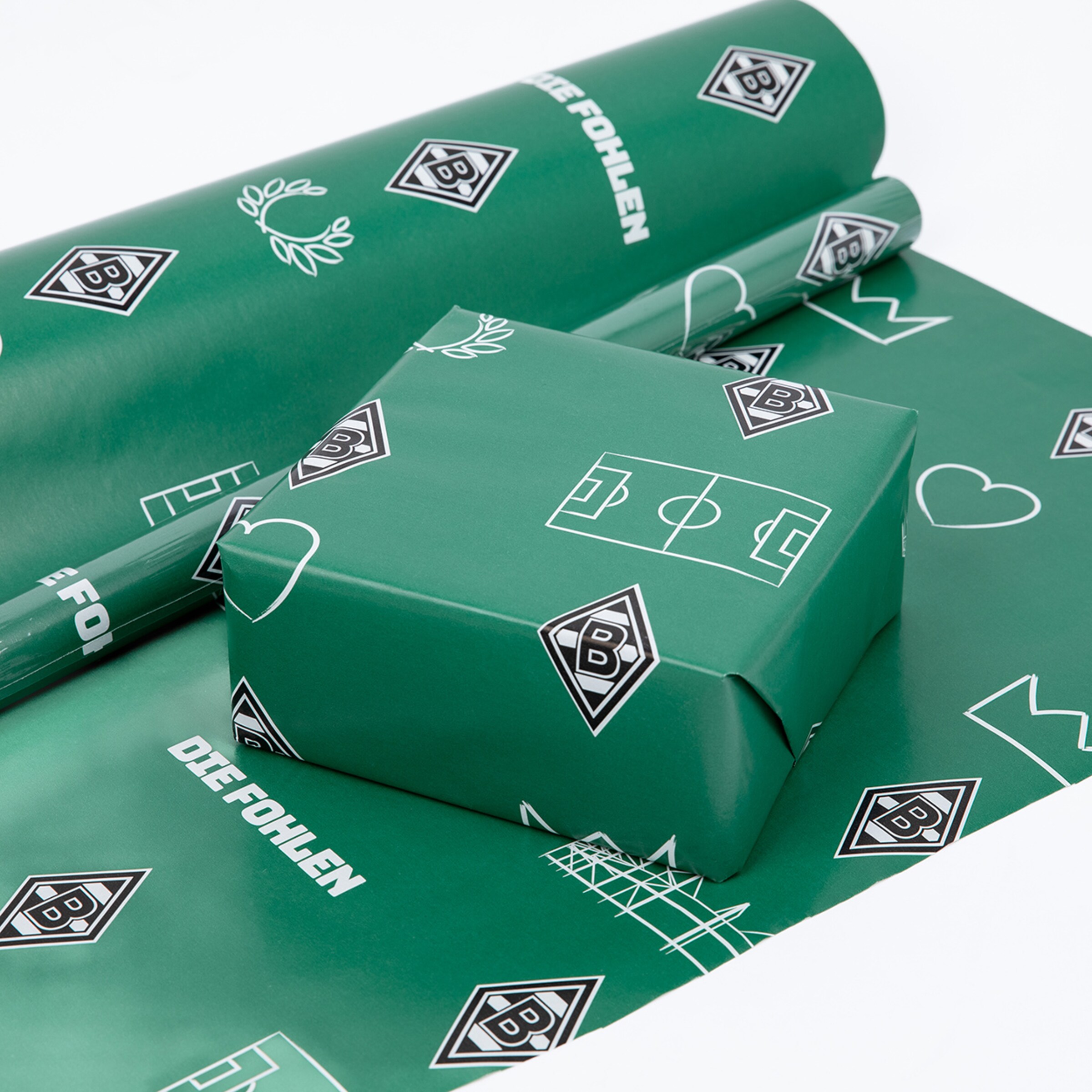 Geschenkpapier mit Borussia Mönchengladbach-Motiven in grün.