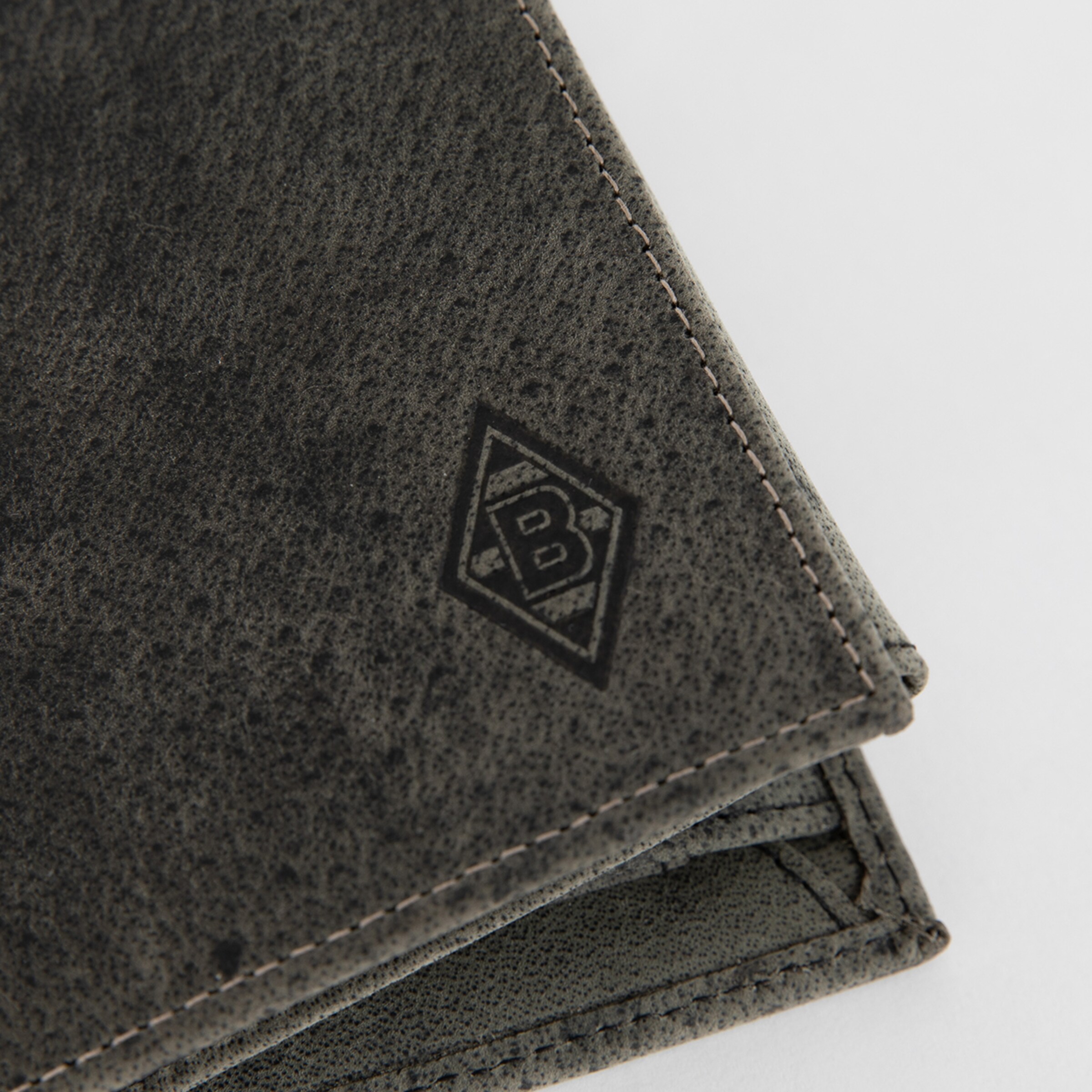 Graues Lederportemonnaie mit eingeprägtem Borussia Mönchengladbach-Logo.