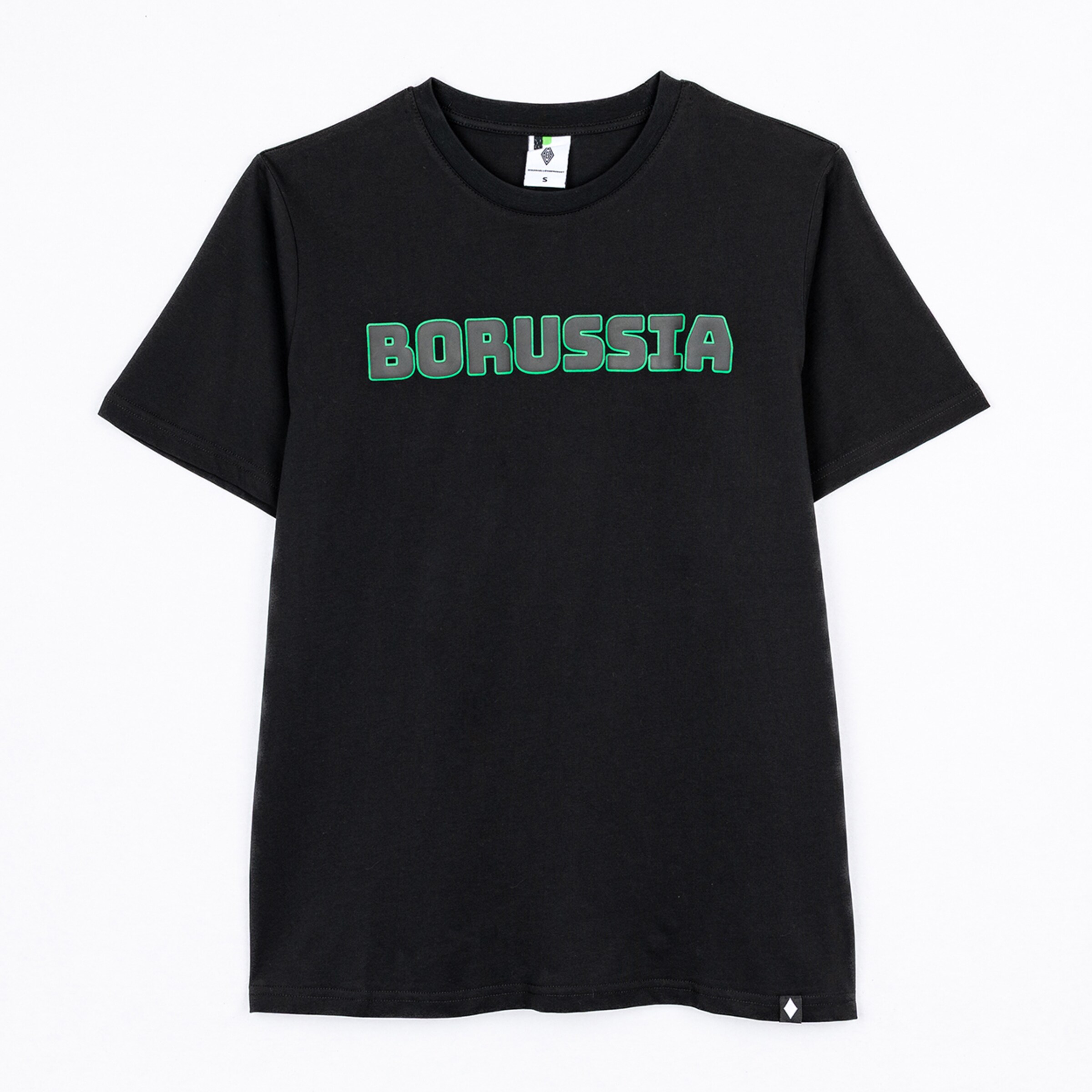 Schwarzes T-Shirt mit grauem „BORUSSIA“-Schriftzug und leuchtend grüner Outline auf der Brust. Kurze Ärmel, weißer Hintergrund.