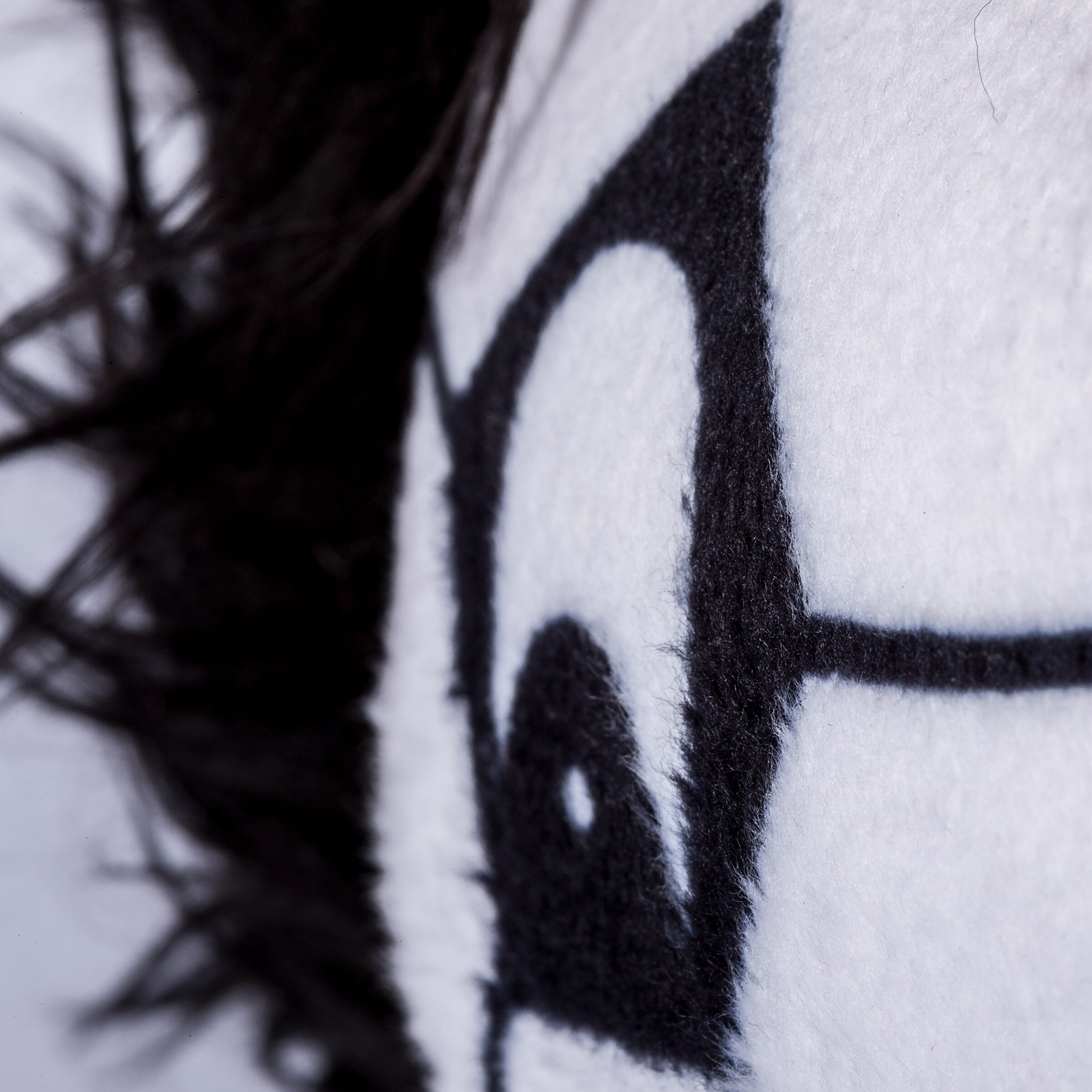 Nahaufnahme von Jünter dem Maskottchen von Borussia Mönchengladbach mit flauschigem Pelz und einem freundlichen Gesichtsausdruck.