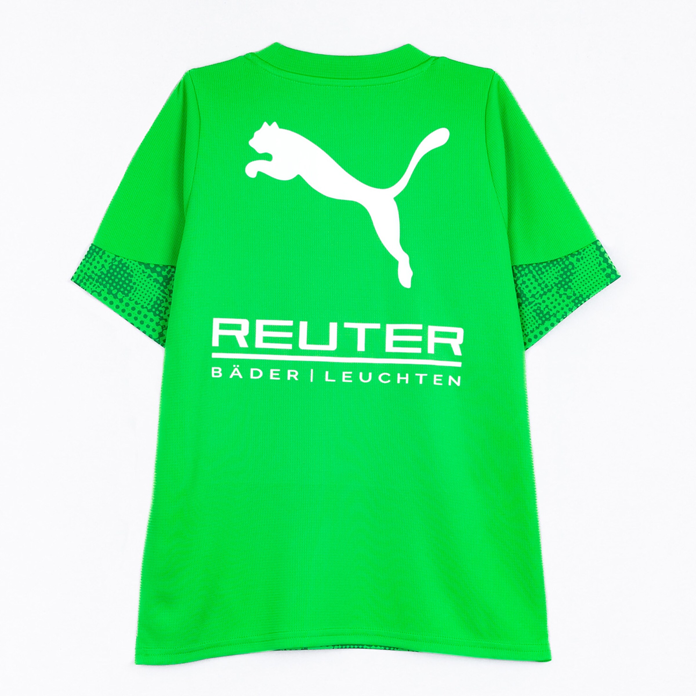 Grünes Trikot mit Puma-Logo und Sponsor REUTER Bäder|Leuchten