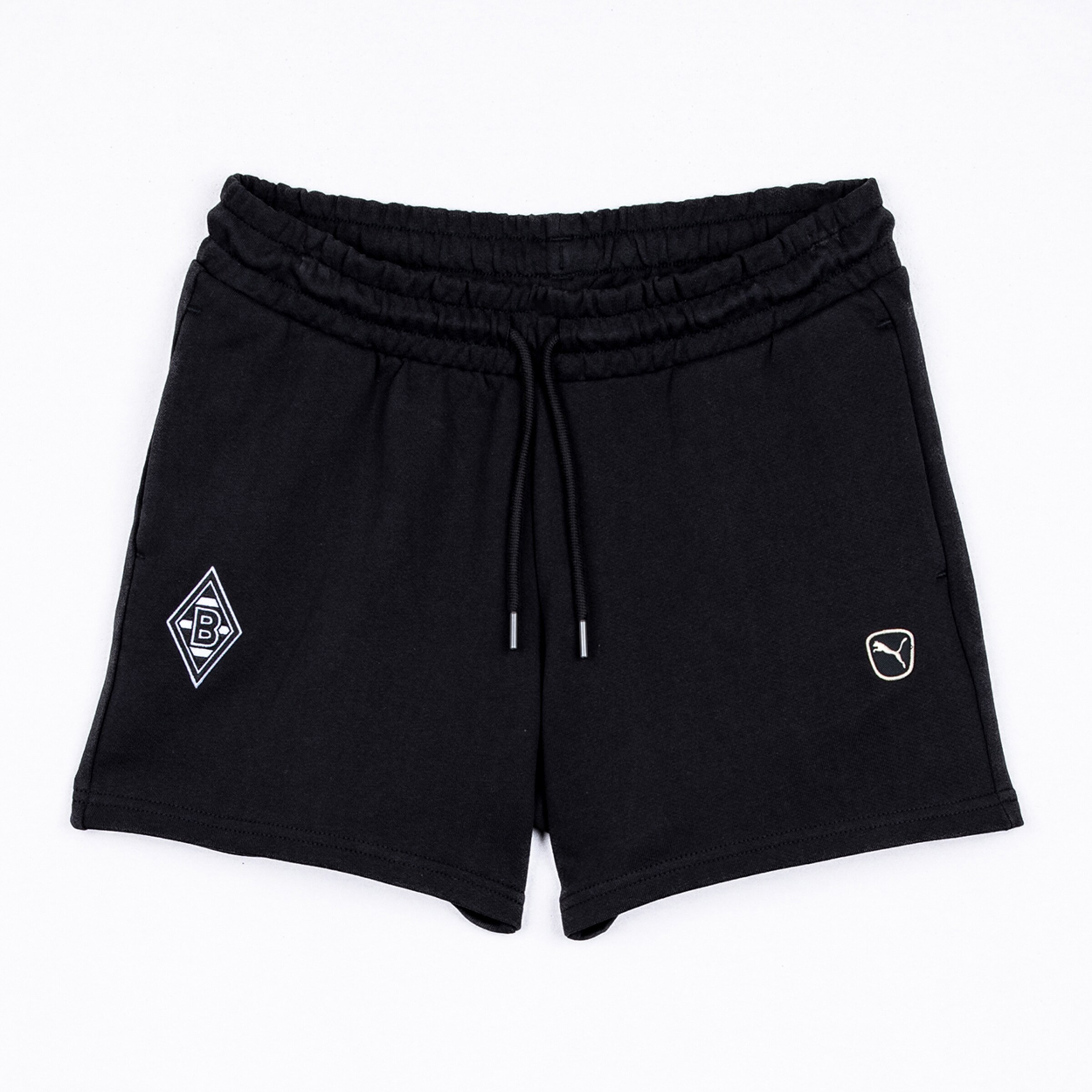 Schwarze Jogging-Shorts mit Kordelzug, Borussia Mönchengladbach Rauten-Logo auf dem linken und Puma-Logo auf dem rechten Bein.