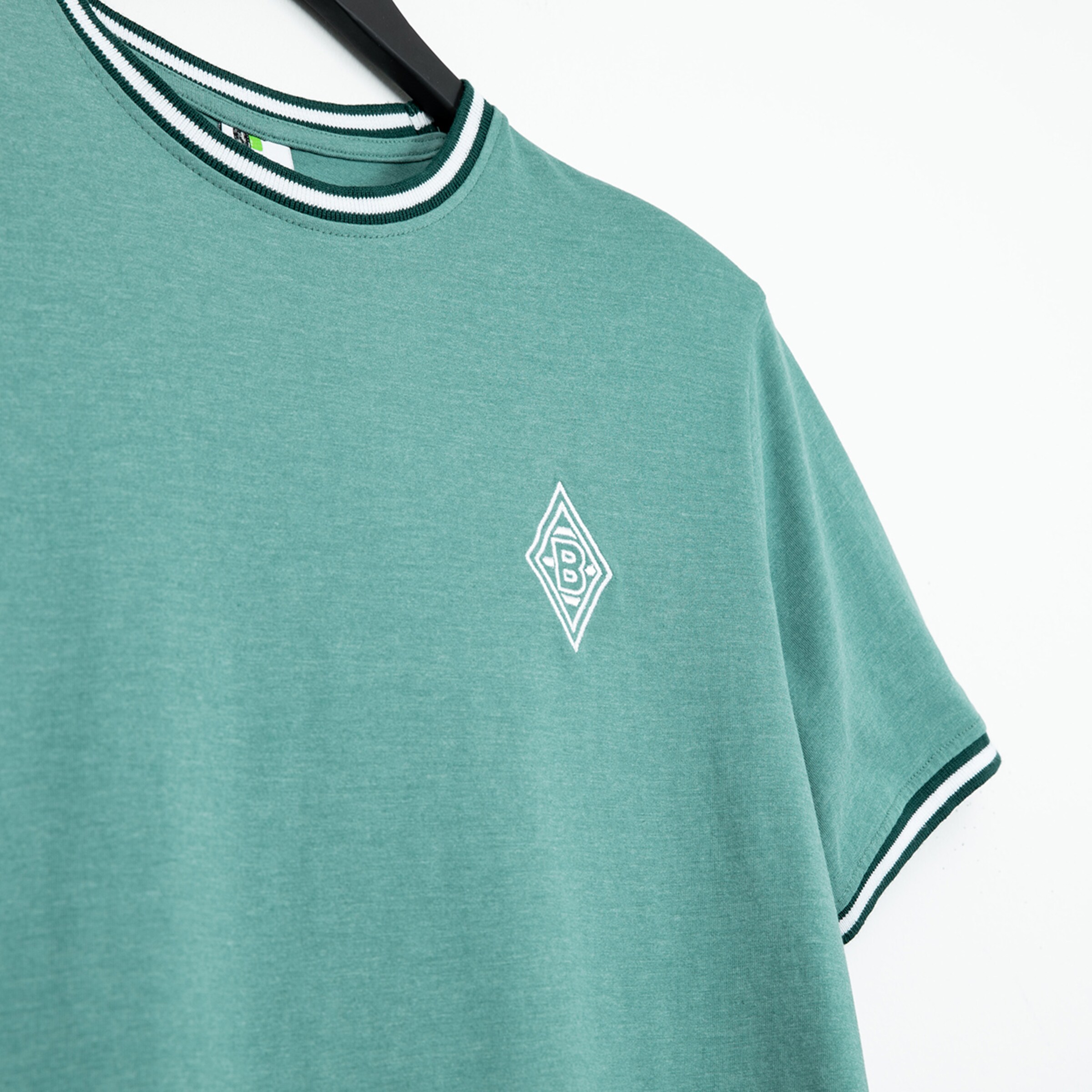 Green T-shirt with round neckline featuring the Borussia Mönchengladbach logo.