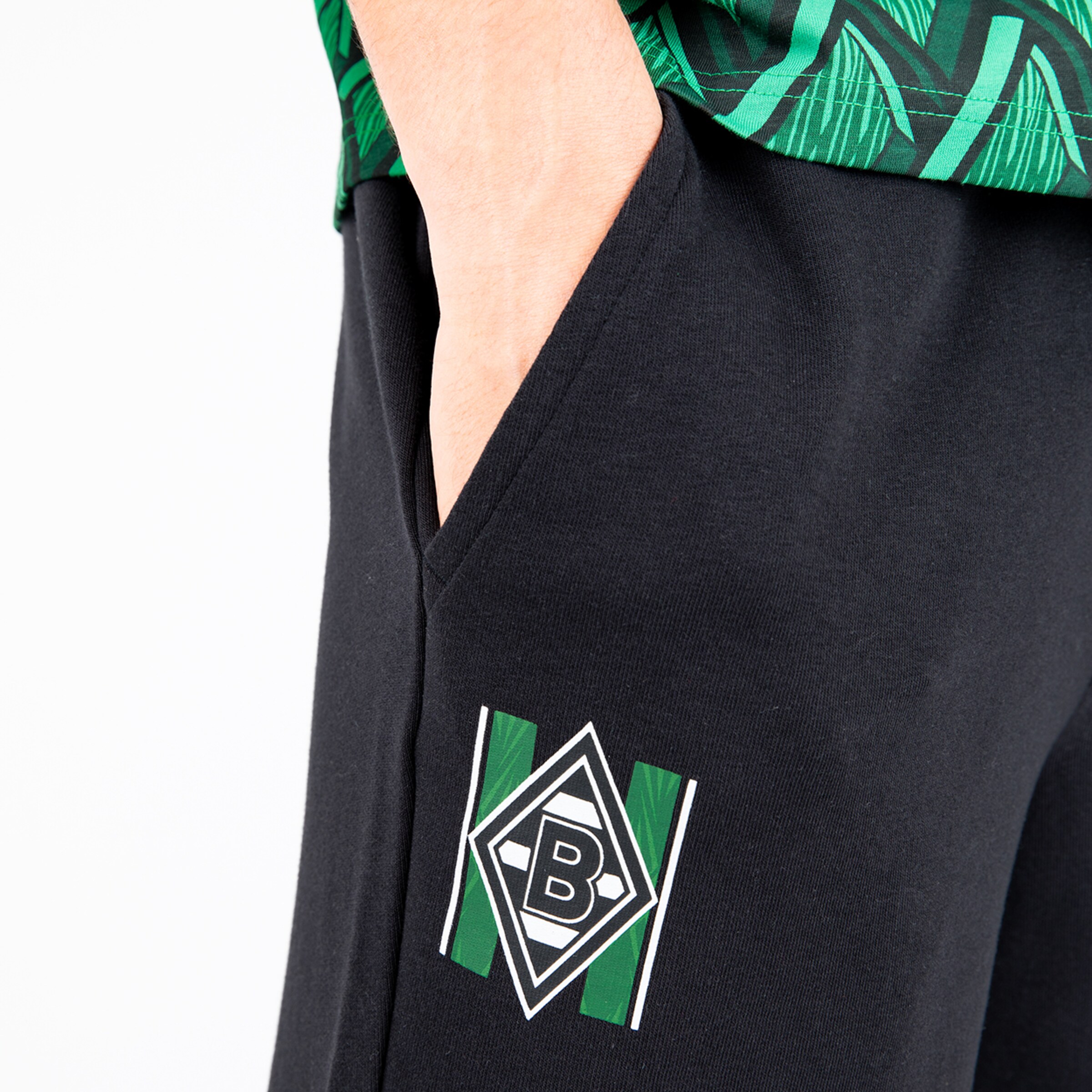 Black joggers with Borussia Mönchengladbach logo on the pocket.