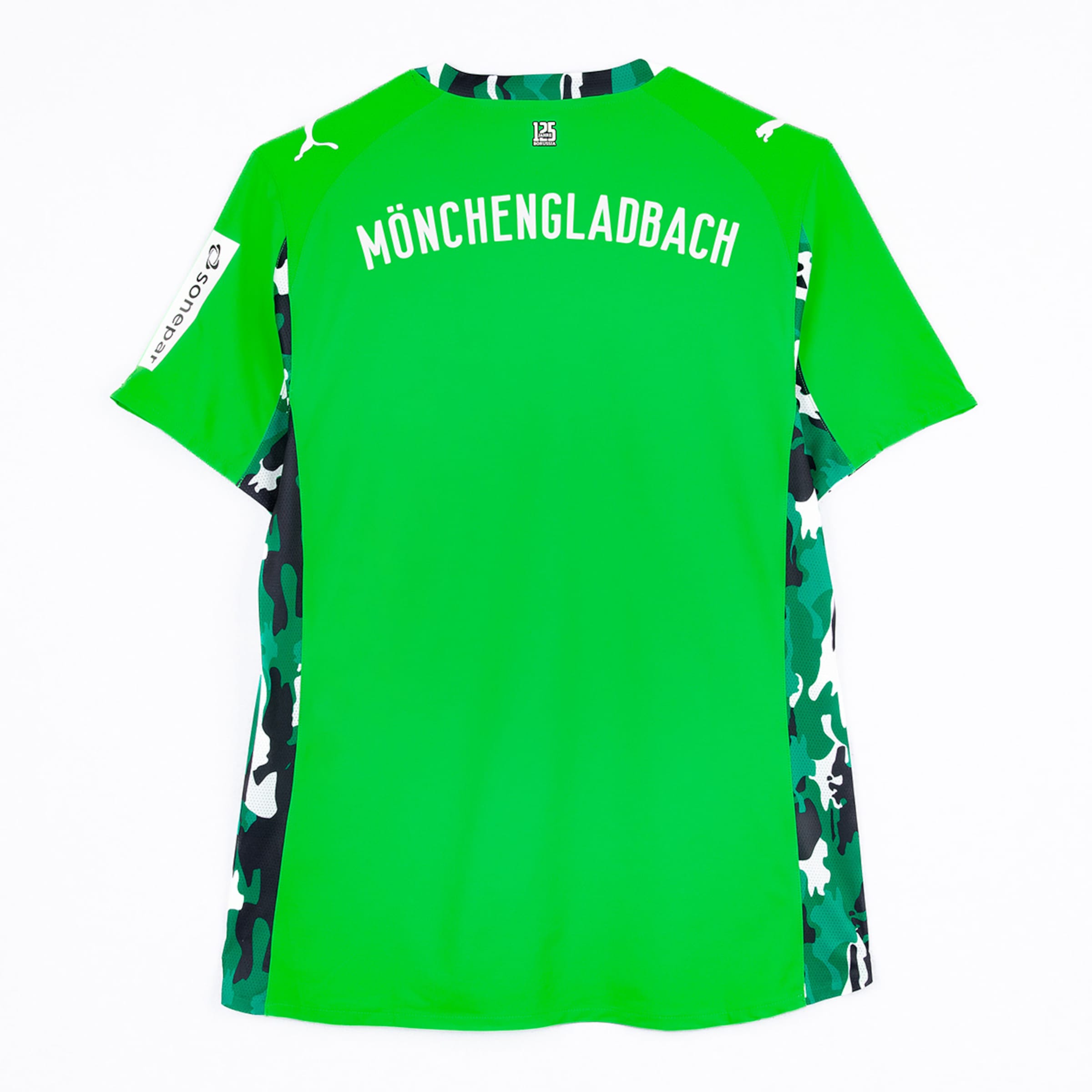 Back view of a green soccer jersey featuring the text Mönchengladbach.