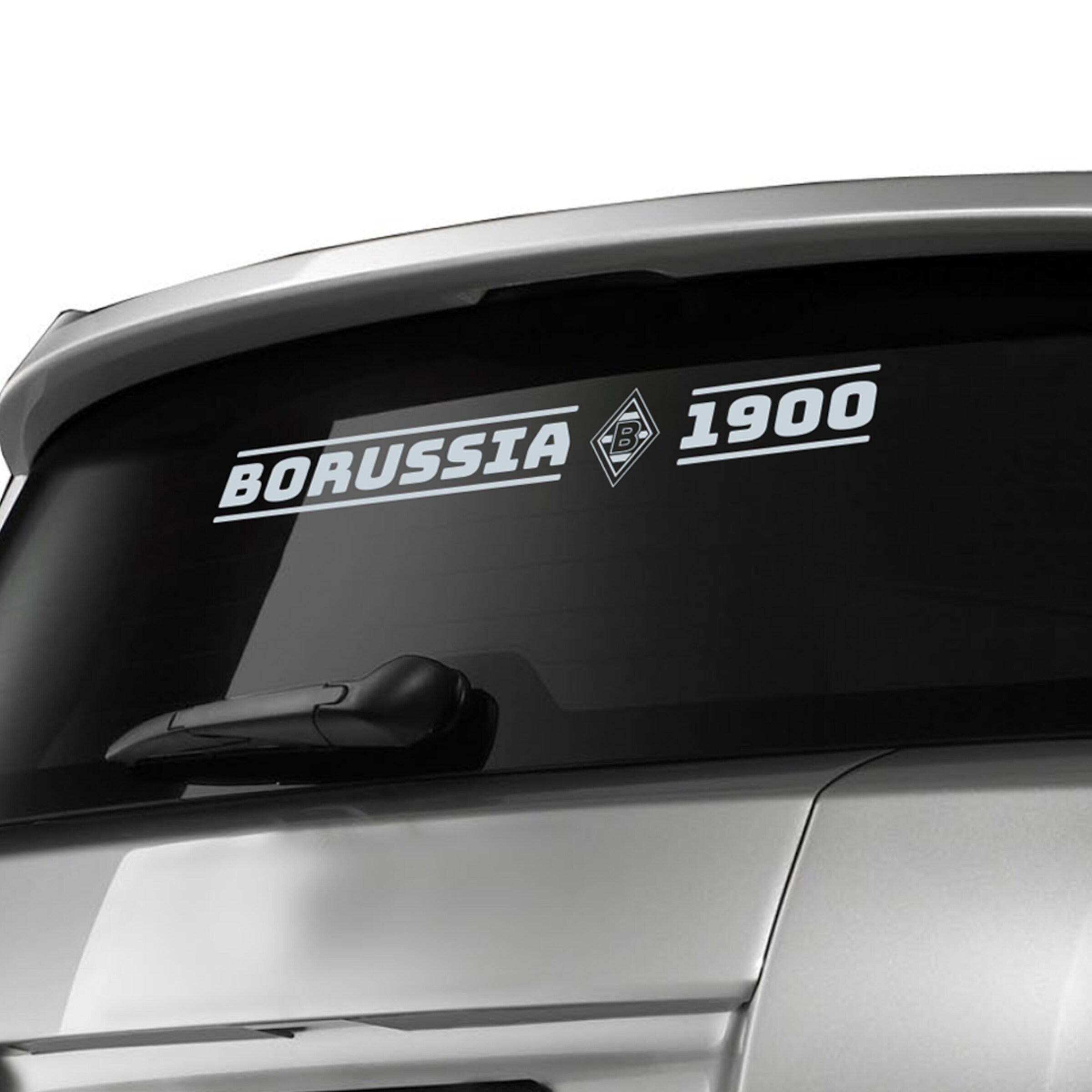 Heckscheibe eines Autos mit Aufkleber ‚BORUSSIA 1900‘ und Logo.