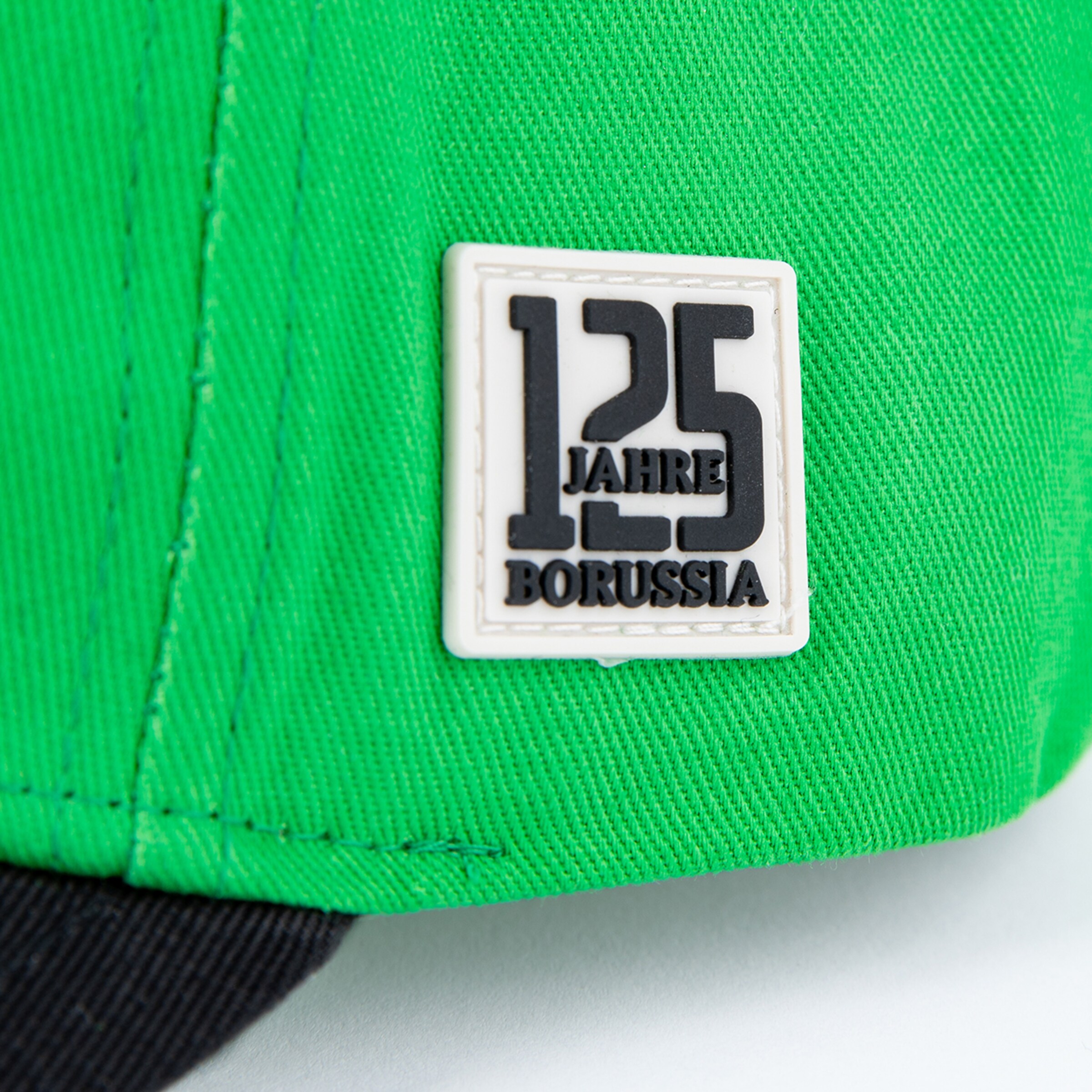Grünes Cap mit Aufnäher 125 Jahre Borussia in Schwarz auf Weiß