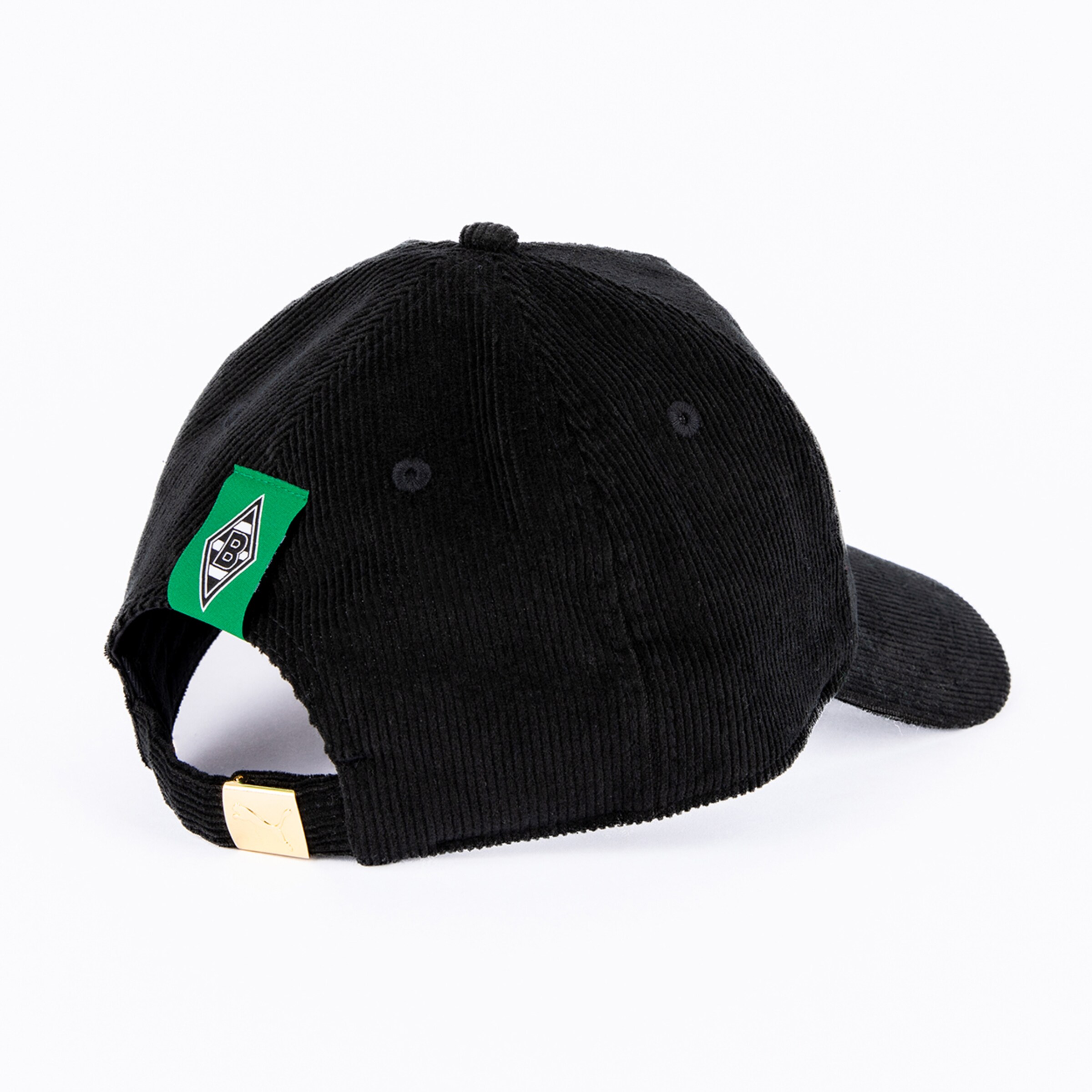 Schwarze Cord-Cap von Borussia Mönchengladbach, Rückansicht. Grüner Logo-Tag an der Seite und goldfarbene Schließe am Verstellriemen.