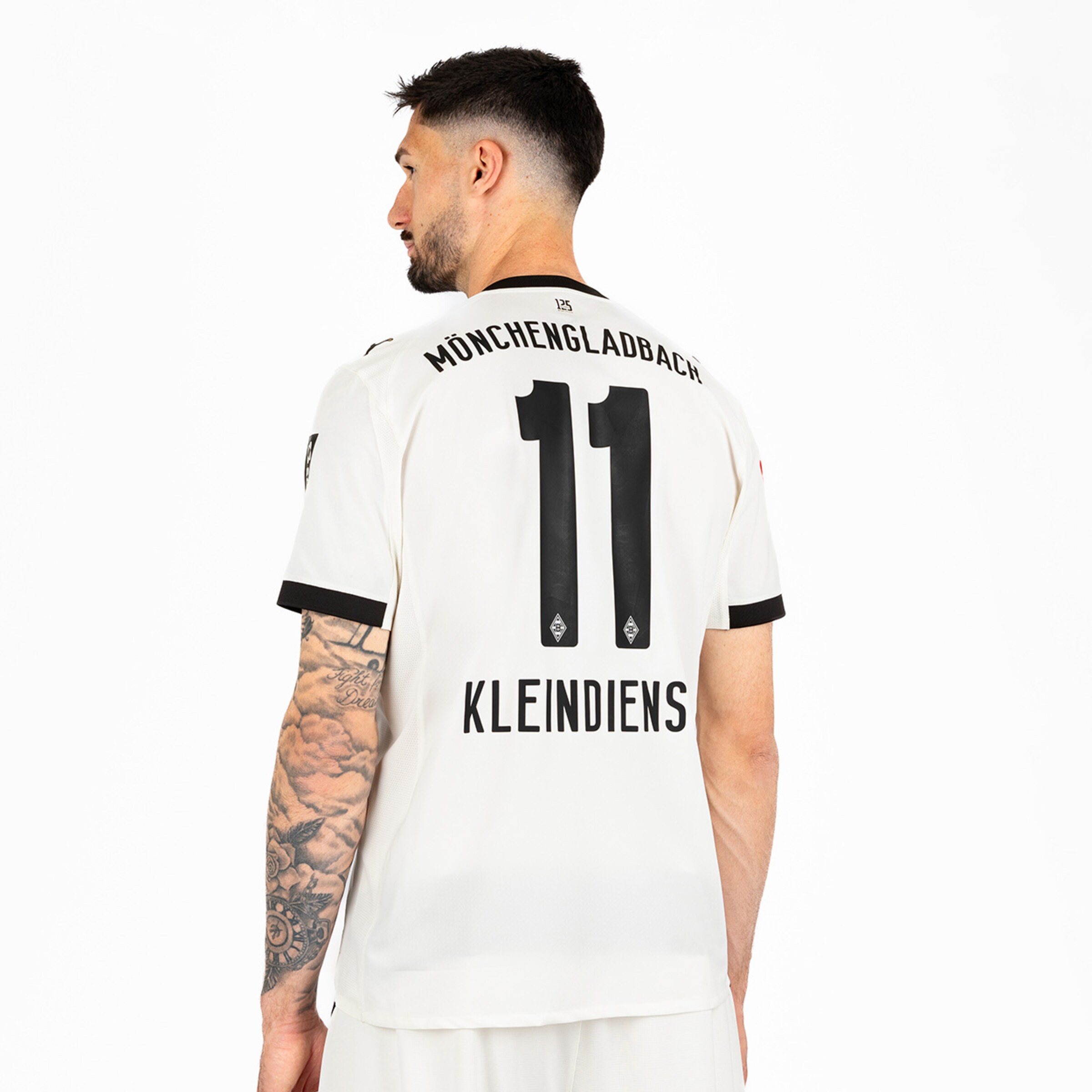 Ein Spieler von Borussia Mönchengladbach trägt ein Trikot mit der Nummer 11 und dem Namen Kleindienst auf der Rückseite.