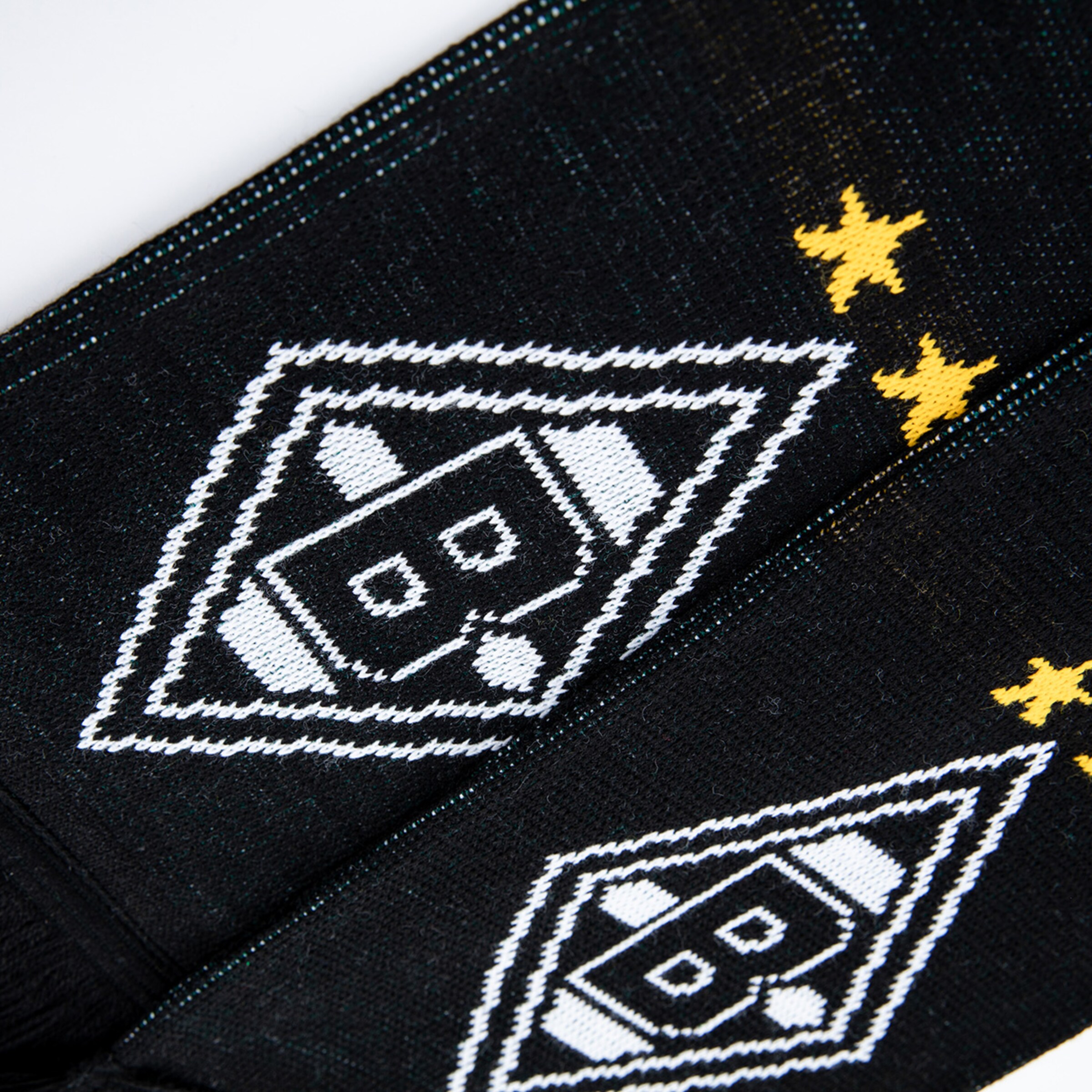 Schwarze Socken mit dem Borussia Mönchengladbach Logo und fünf goldenen Sternen.