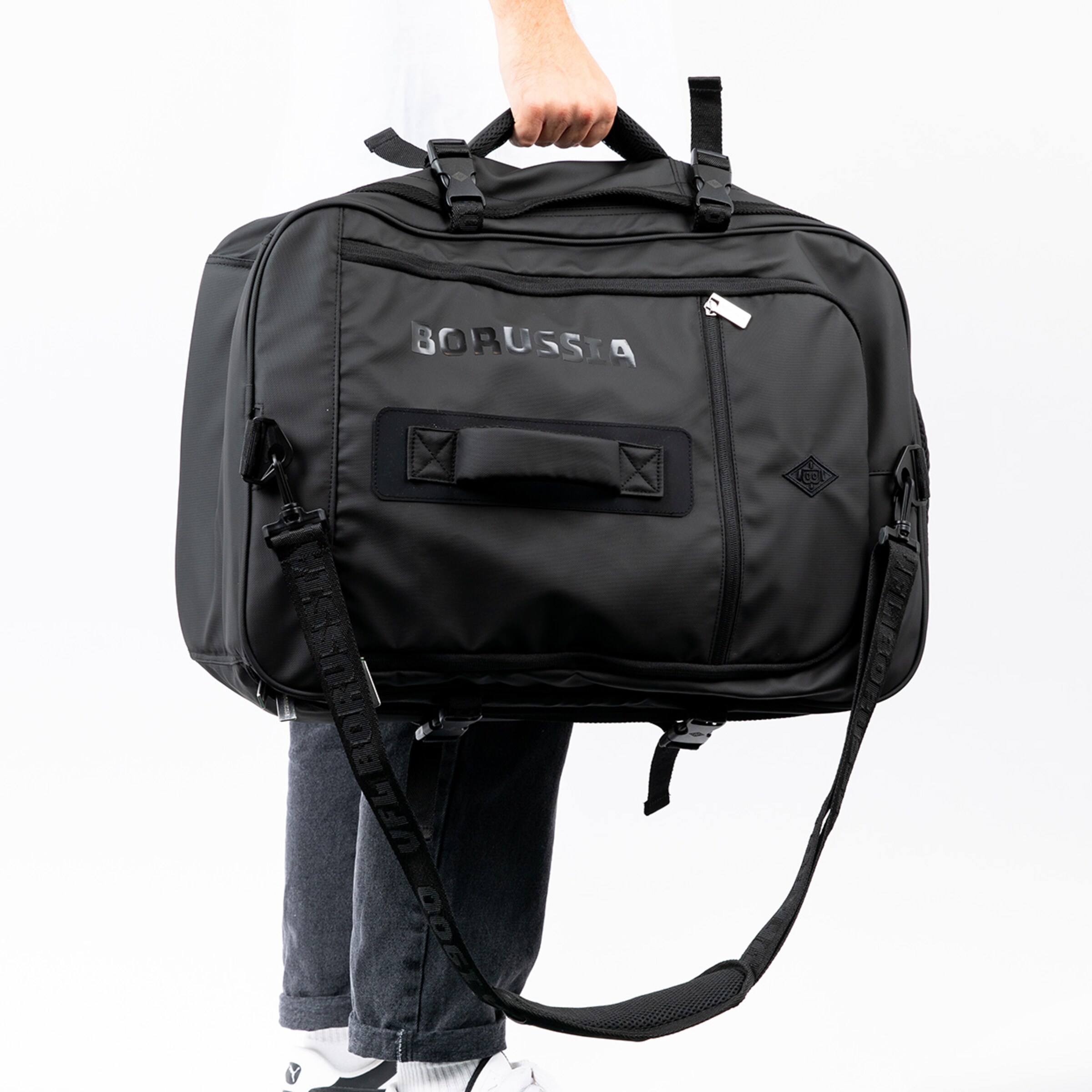 Schwarze Sporttasche mit dem Schriftzug Borussia