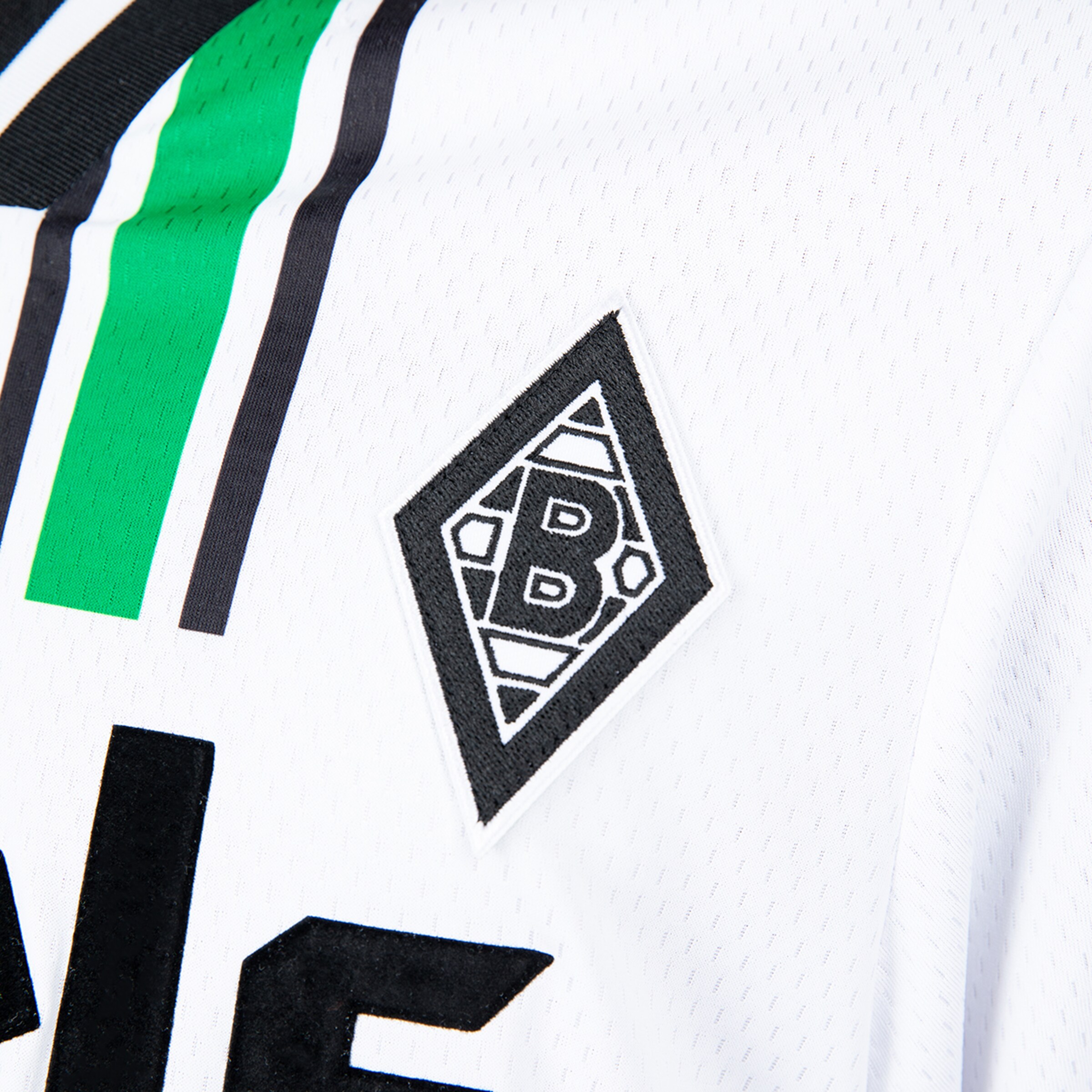 Emblem des Fußballclubs Borussia Mönchengladbach auf einem weißen Trikot.