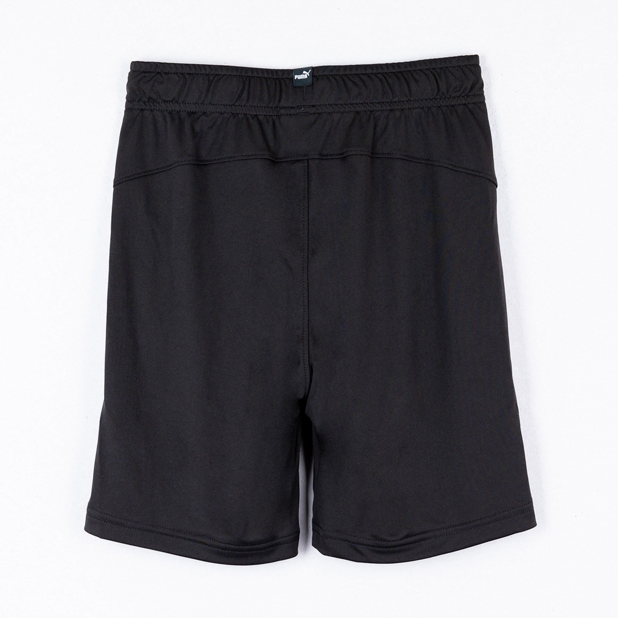Schwarze Sportshorts mit elastischem Bund.