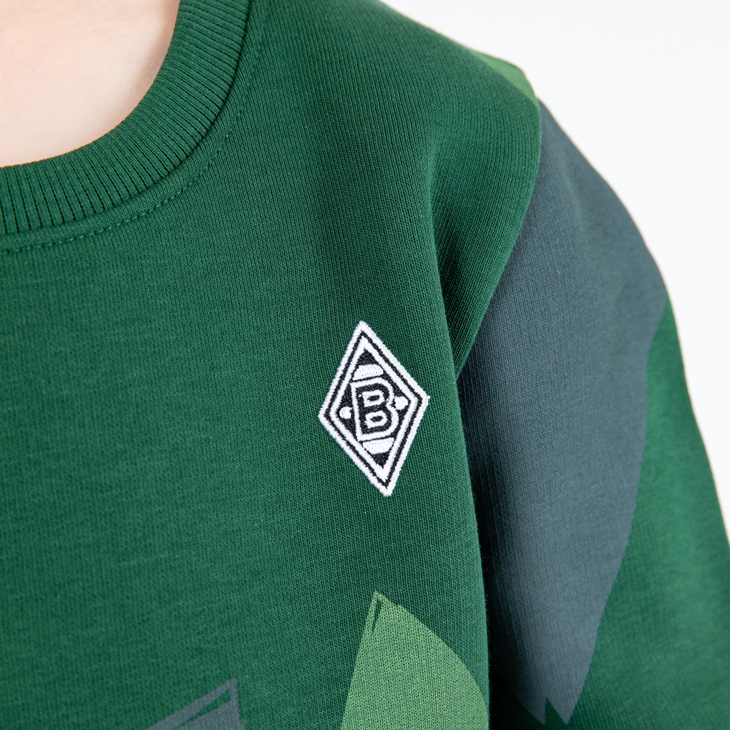 Grüner Pullover mit einem weißen Borussia Mönchengladbach Logo.