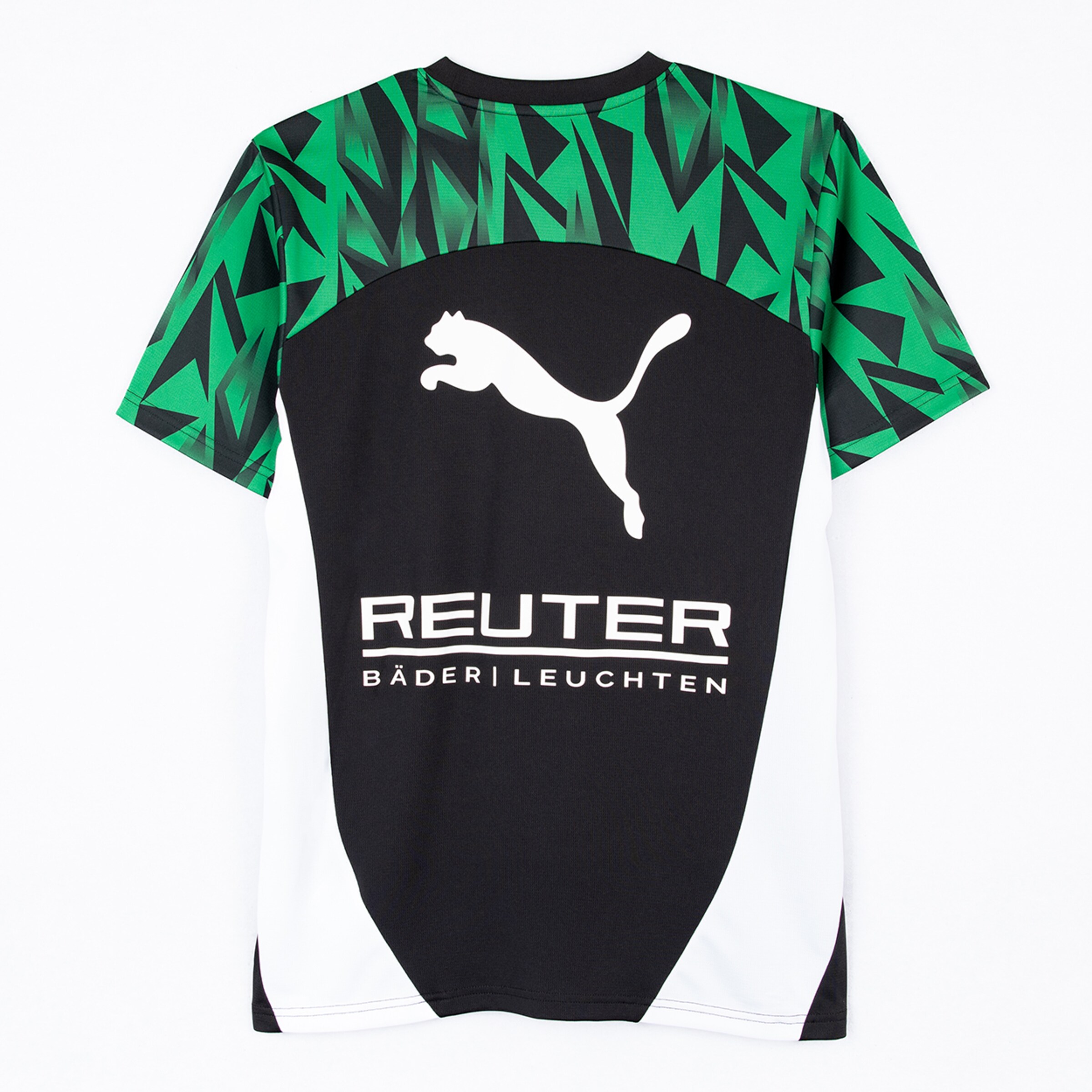 Schwarz-grünes Fußballtrikot mit grünem Muster Puma-Logo und Reuter-Sponsor.