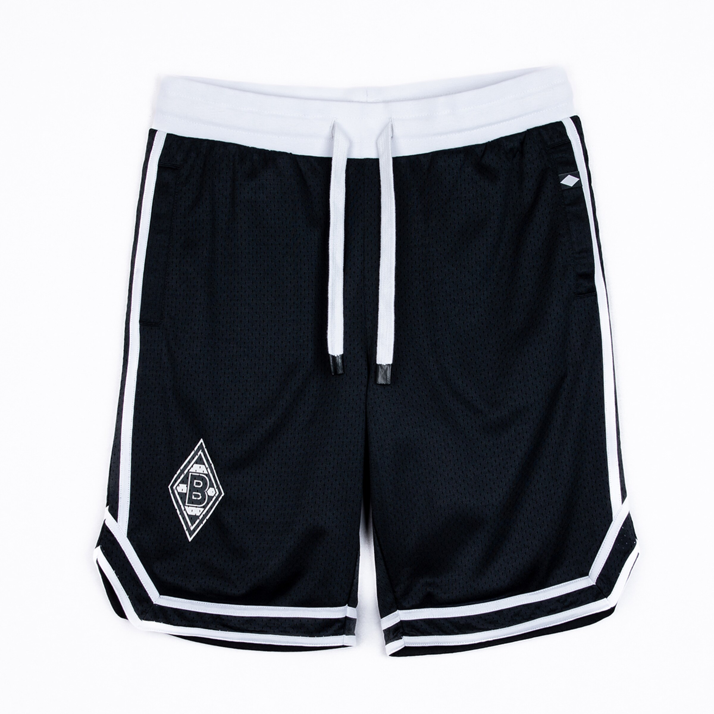 Schwarze Trainingsshorts mit Logo von Borussia Mönchengladbach.