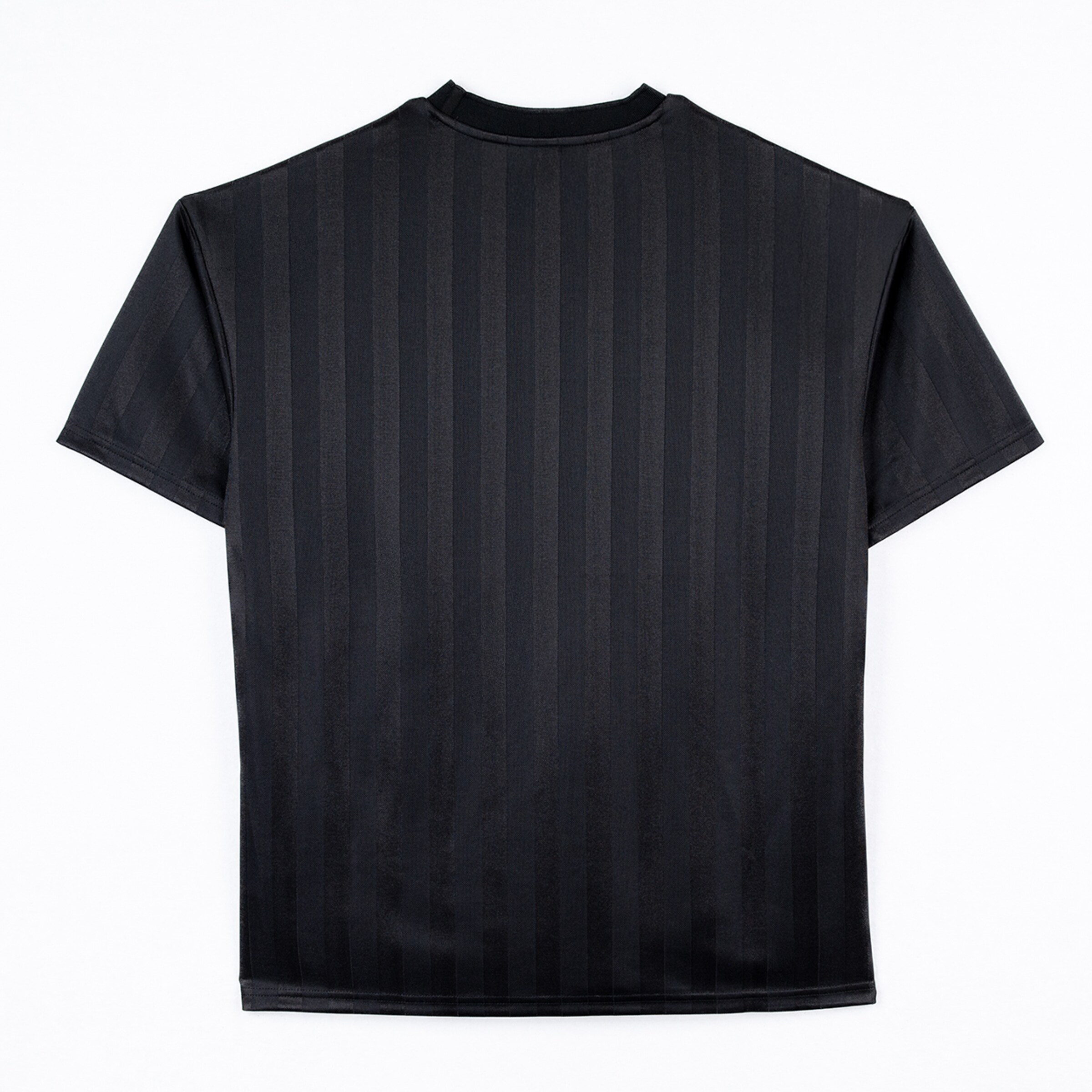 Schwarzes Trikot mit vertikalen Streifen.
