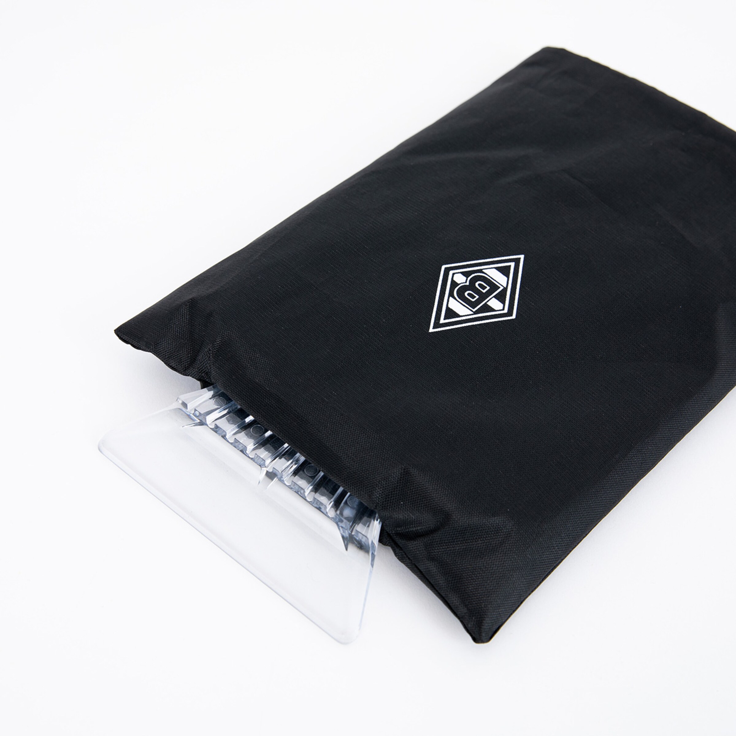 Schwarze Tragetasche mit transparentem Griff und Borussia Mönchengladbach-Logo.