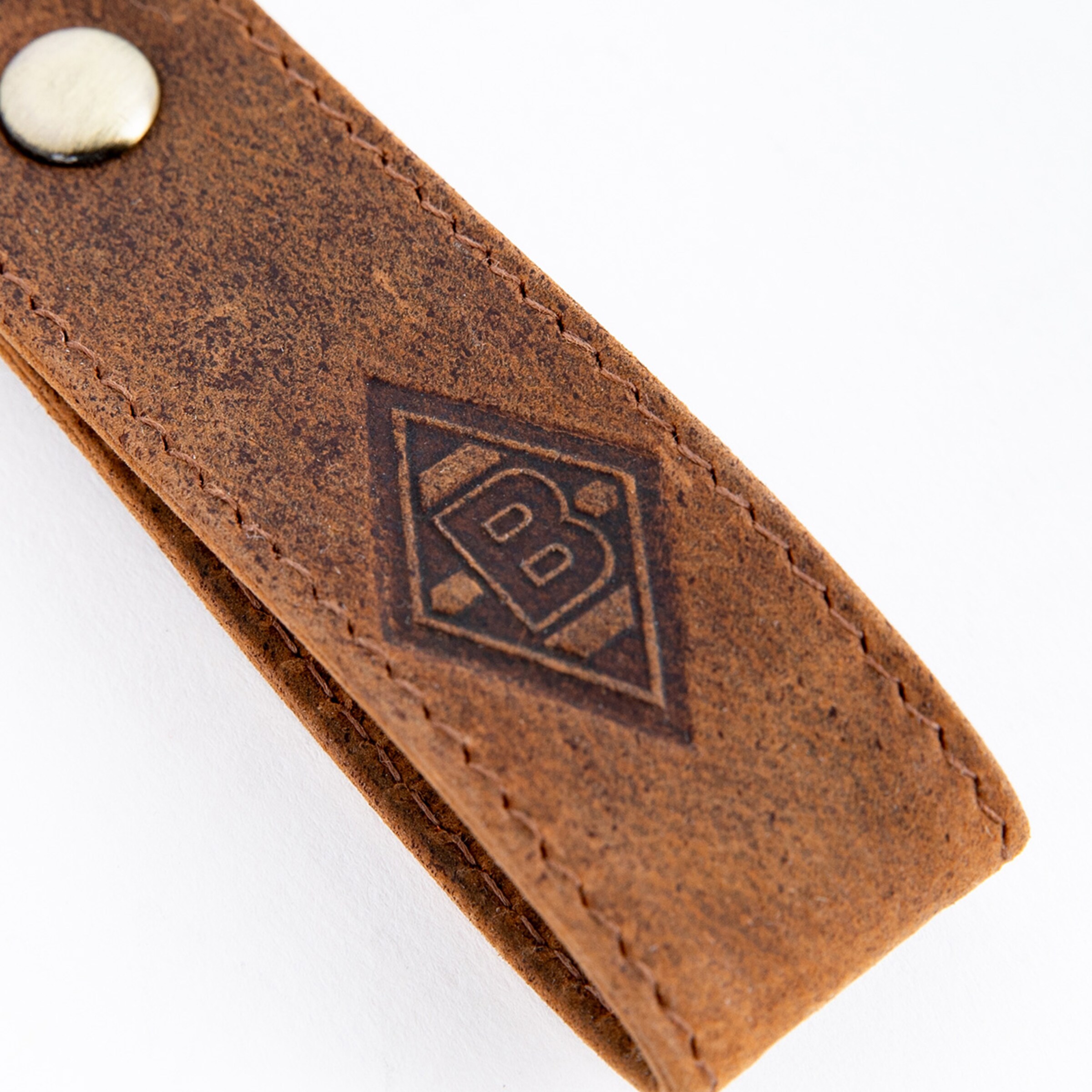 Braunleder Schlüsselanhänger mit eingeprägtem Borussia Mönchengladbach Logo.