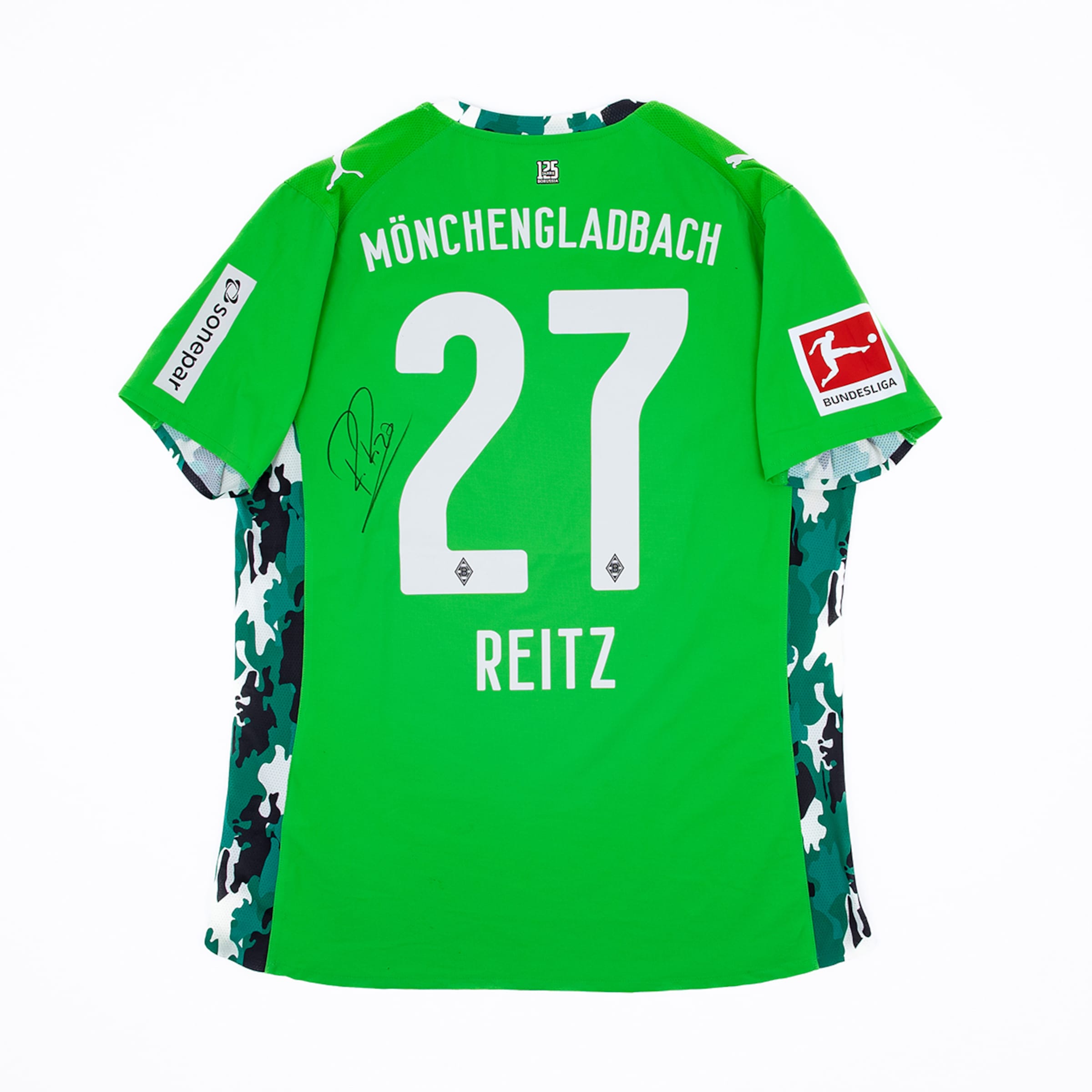 Back of a green Borussia Mönchengladbach jersey, number 27, Reitz, signed. Camouflage side panels and Bundesliga logo.