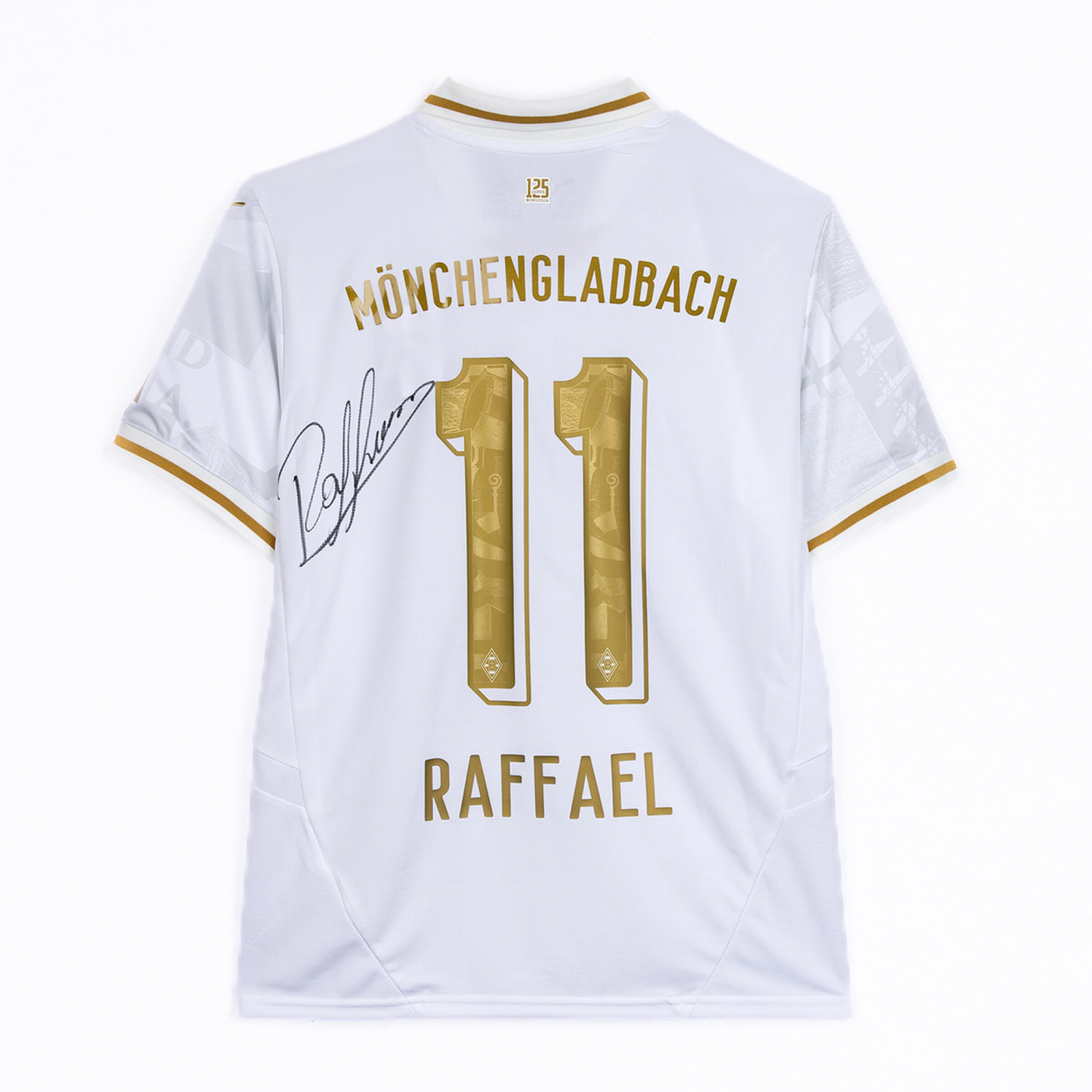 Rückansicht eines weißen Mönchengladbach-Trikots mit Name Raffael, Nummer 11, goldener Schrift und schwarzem Autogramm.