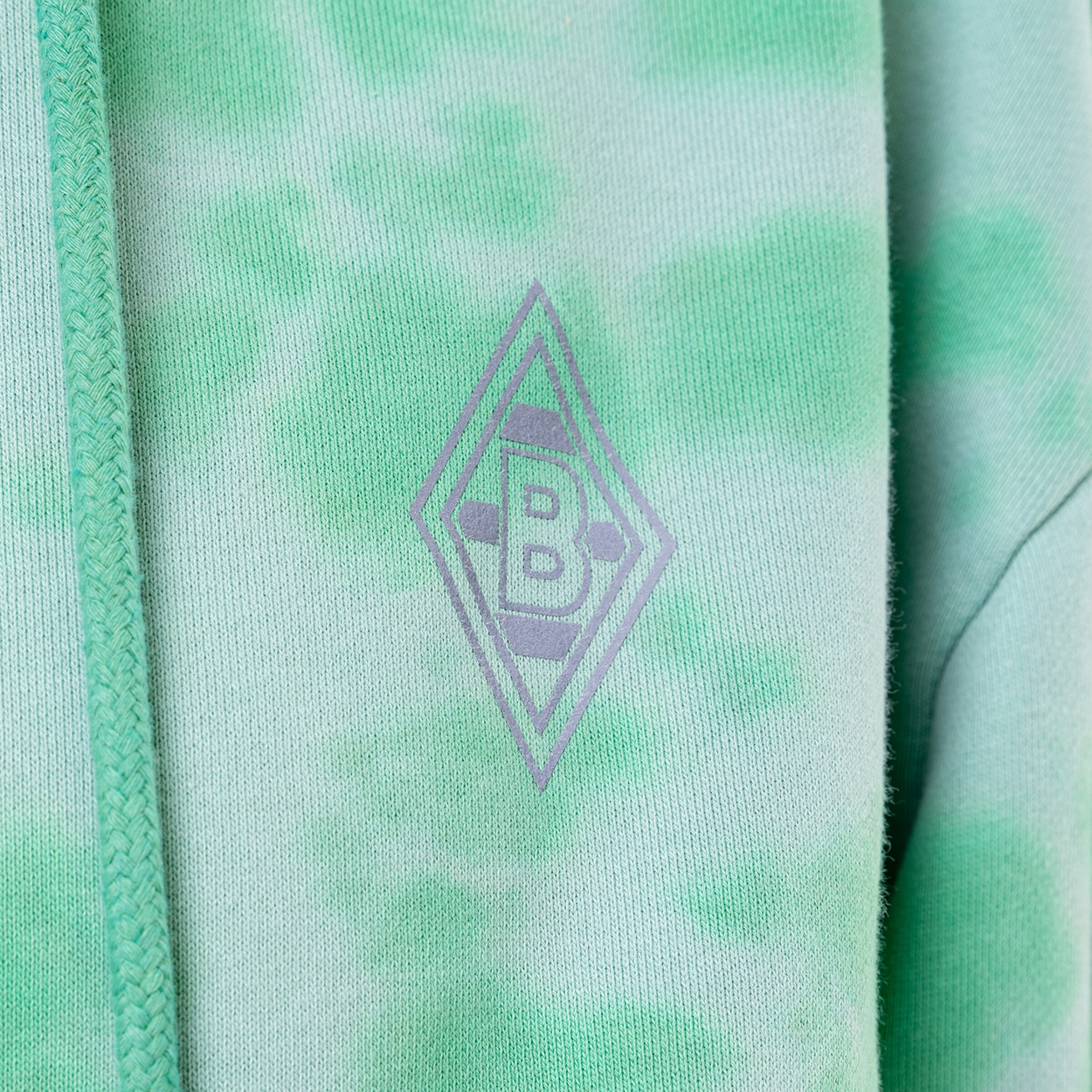 Hoodie with green tie-dye pattern featuring Borussia Mönchengladbach logo.