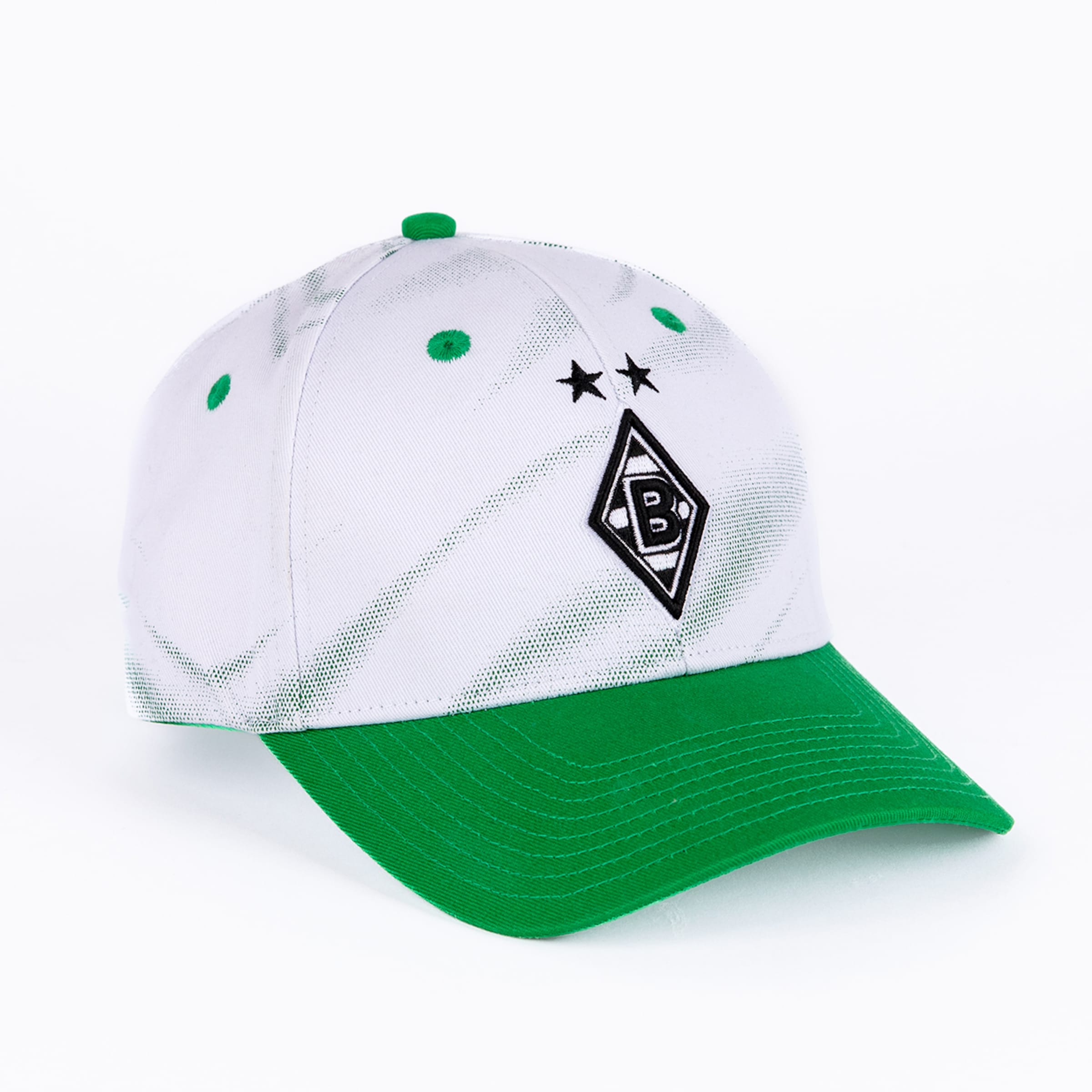 Weiße Borussia Mönchengladbach Baseballcap mit grünem Schirm, zwei schwarzen Sternen und Vereinslogo in Rautenform auf der Vorderseite.